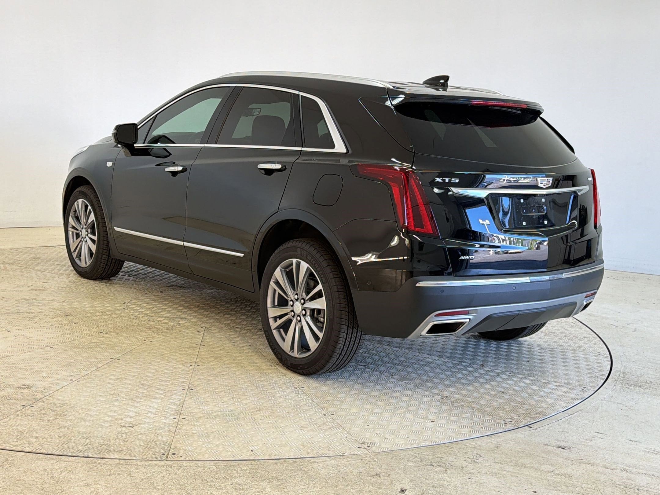 2025 Cadillac XT5 Premium Luxury - Photo 3