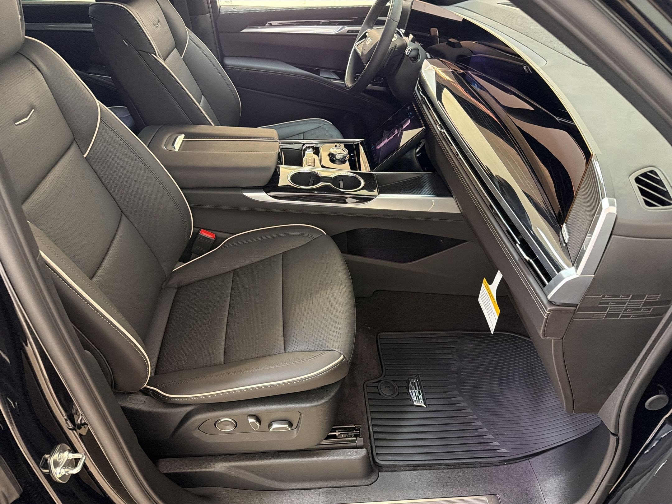 2026 Cadillac Escalade Sport - Photo 25