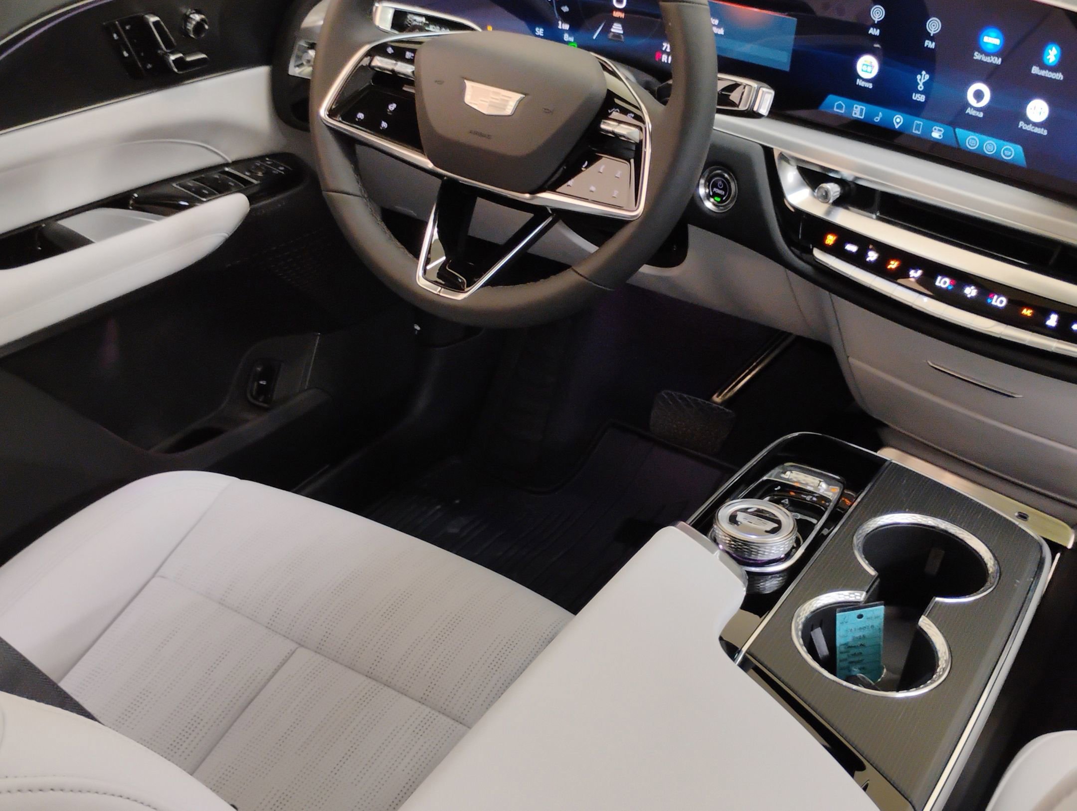 2025 Cadillac Lyriq Sport photo 4