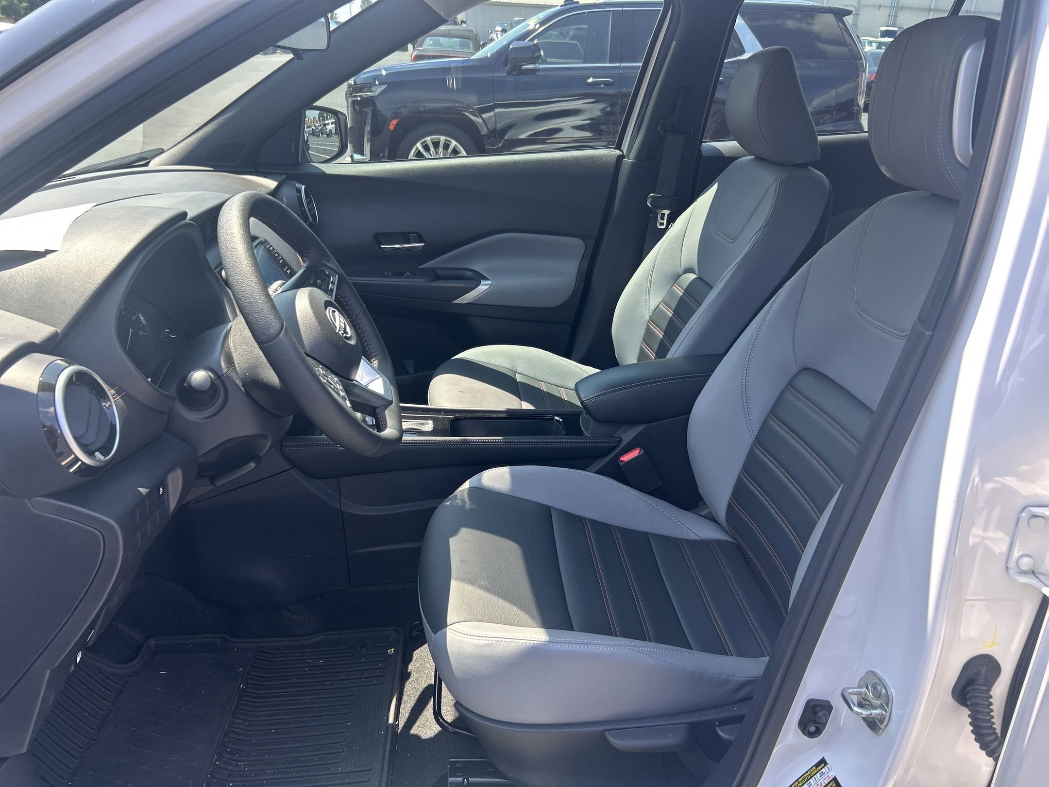 2024 Nissan Kicks SR photo 3