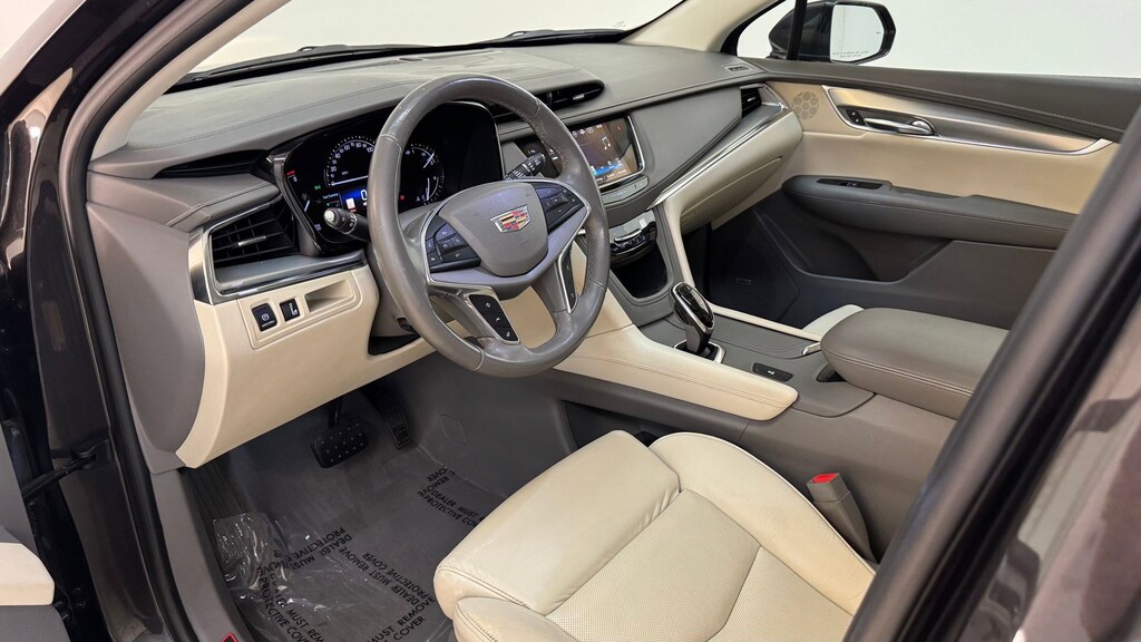 Used 2017 CADILLAC XT5 Luxury FWD SUV