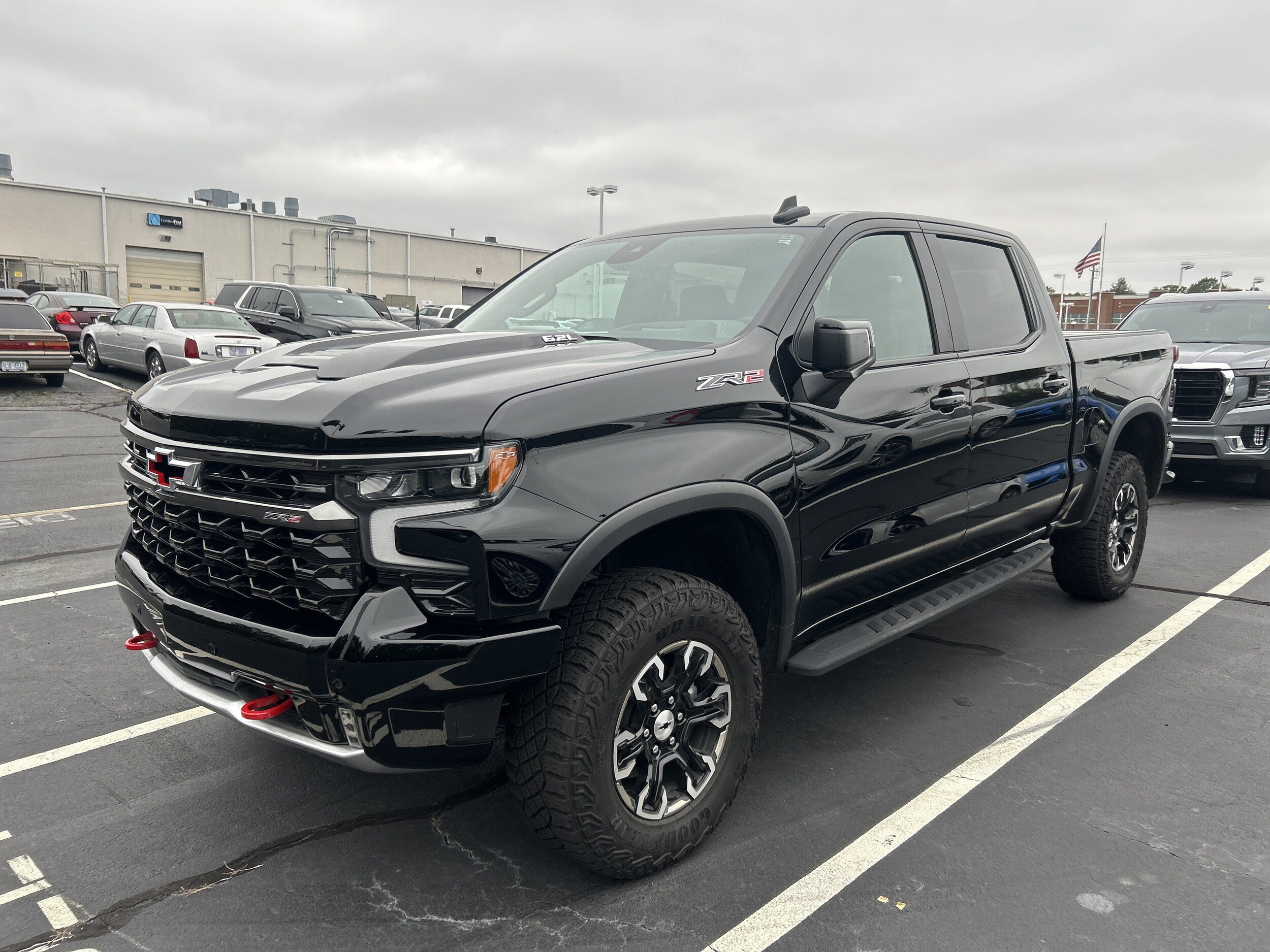 2025 Chevrolet Silverado 1500 ZR2 photo 2