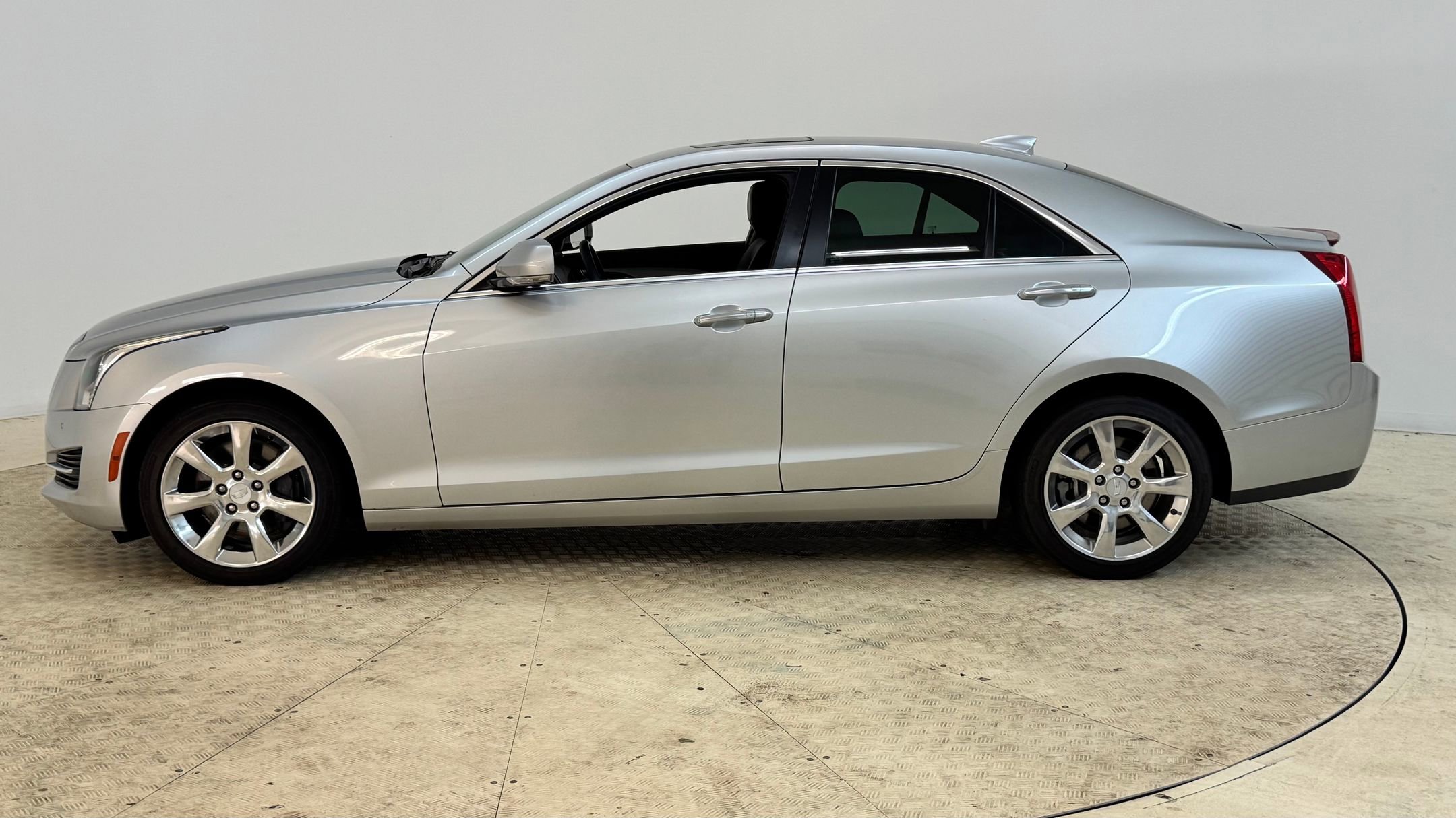 2015 Cadillac ATS Luxury photo 2
