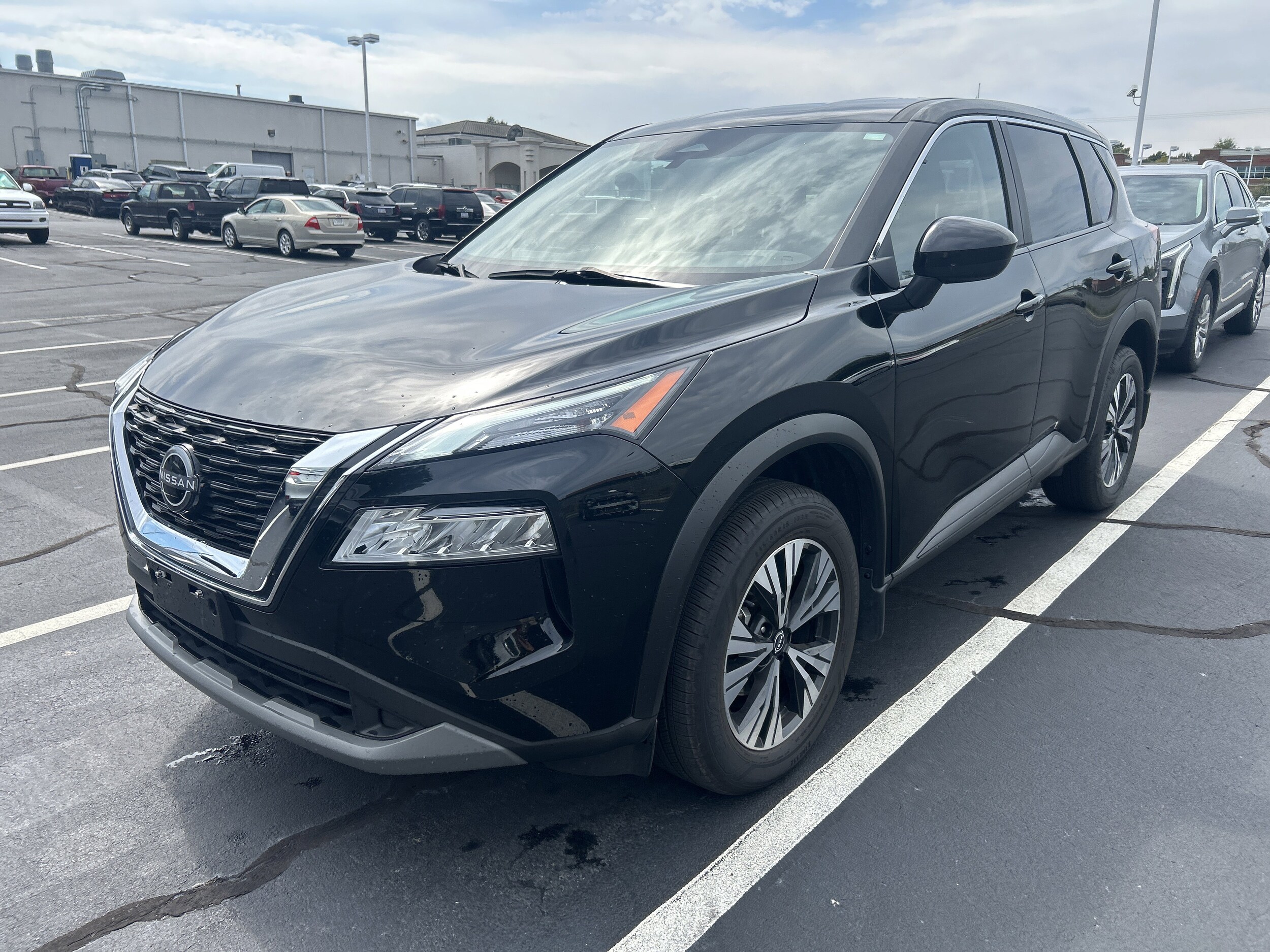 2023 Nissan Rogue SV photo 2