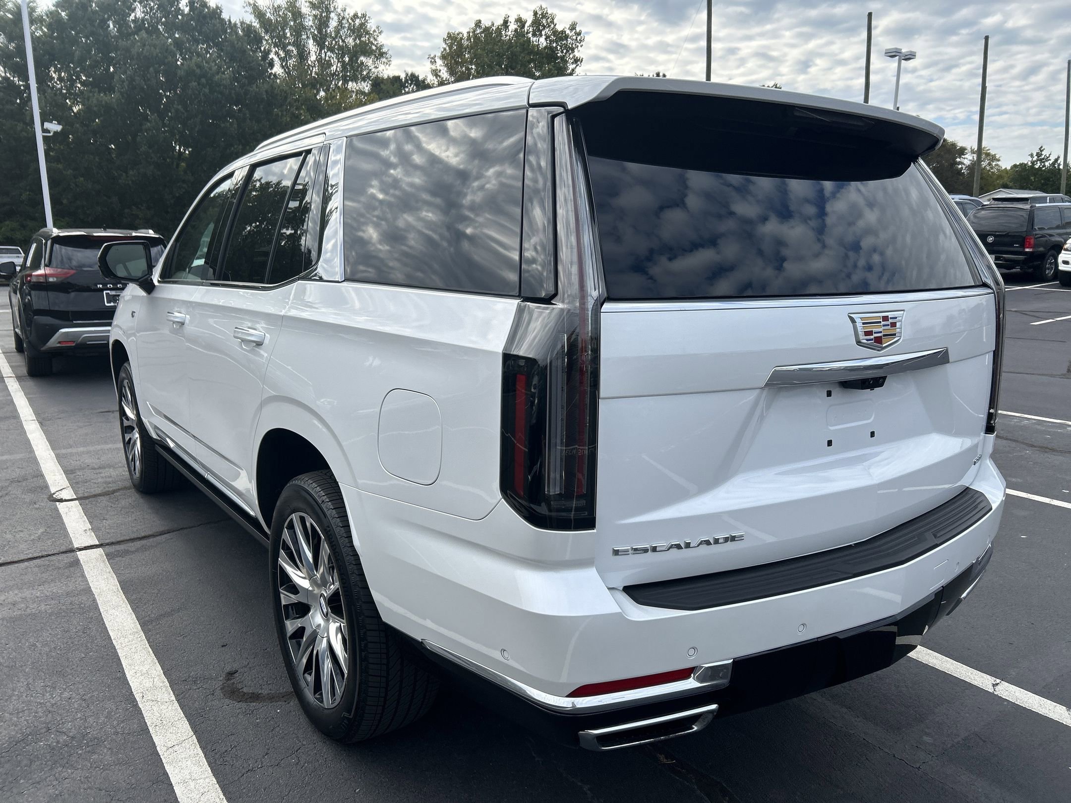 2025 Cadillac Escalade Premium Luxury Platinum photo 3