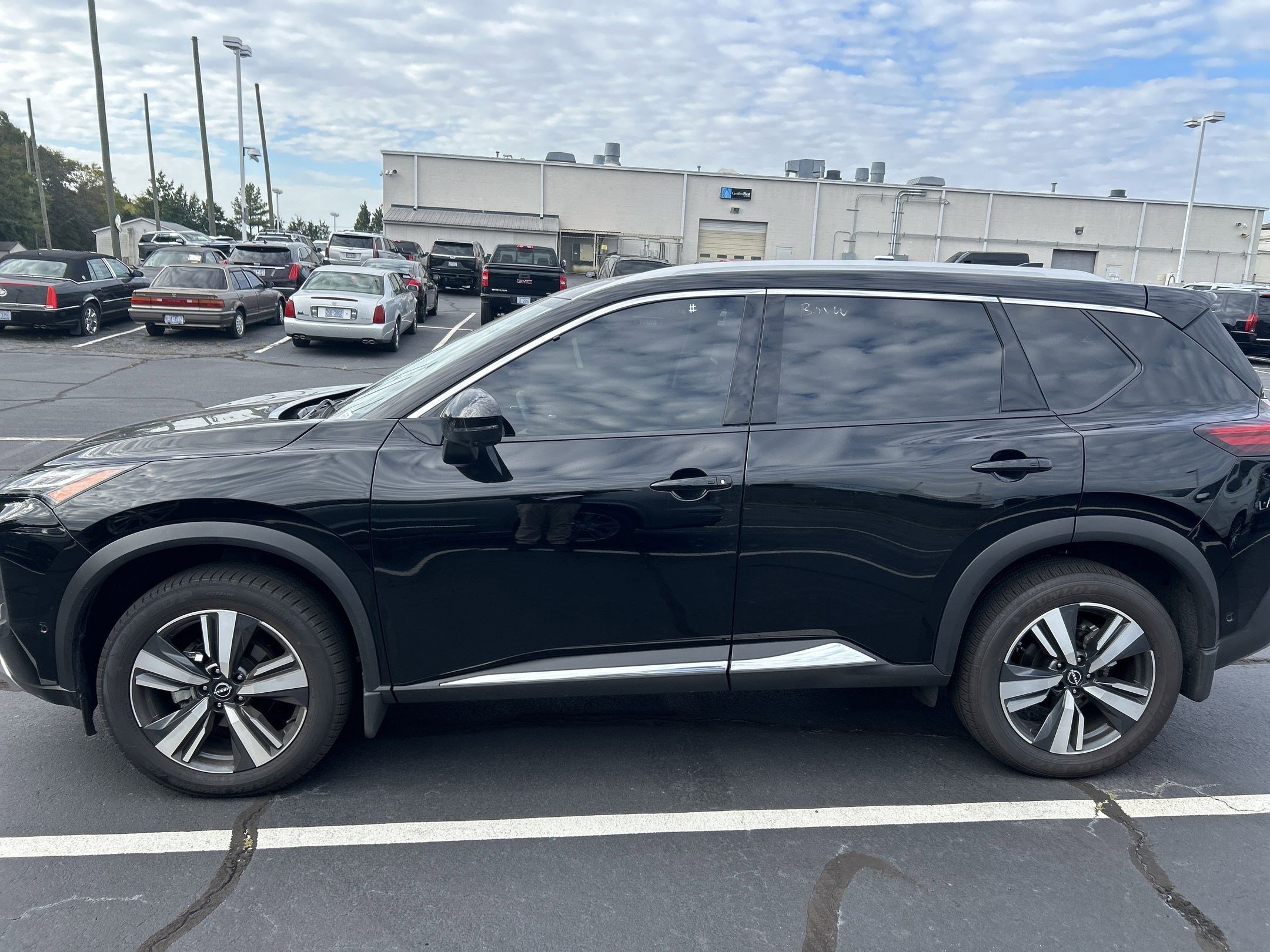 2023 Nissan Rogue Platinum photo 2