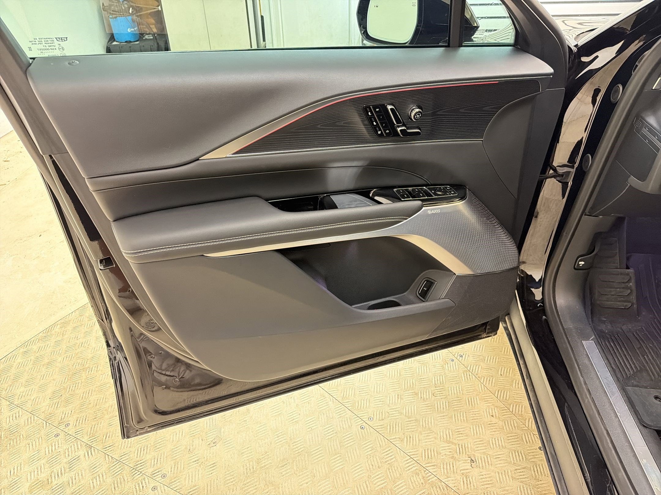 2025 Cadillac LYRIQ Sport 2 - Photo 18