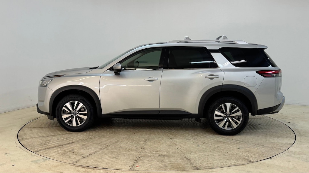 Used 2023 Nissan Pathfinder SL
