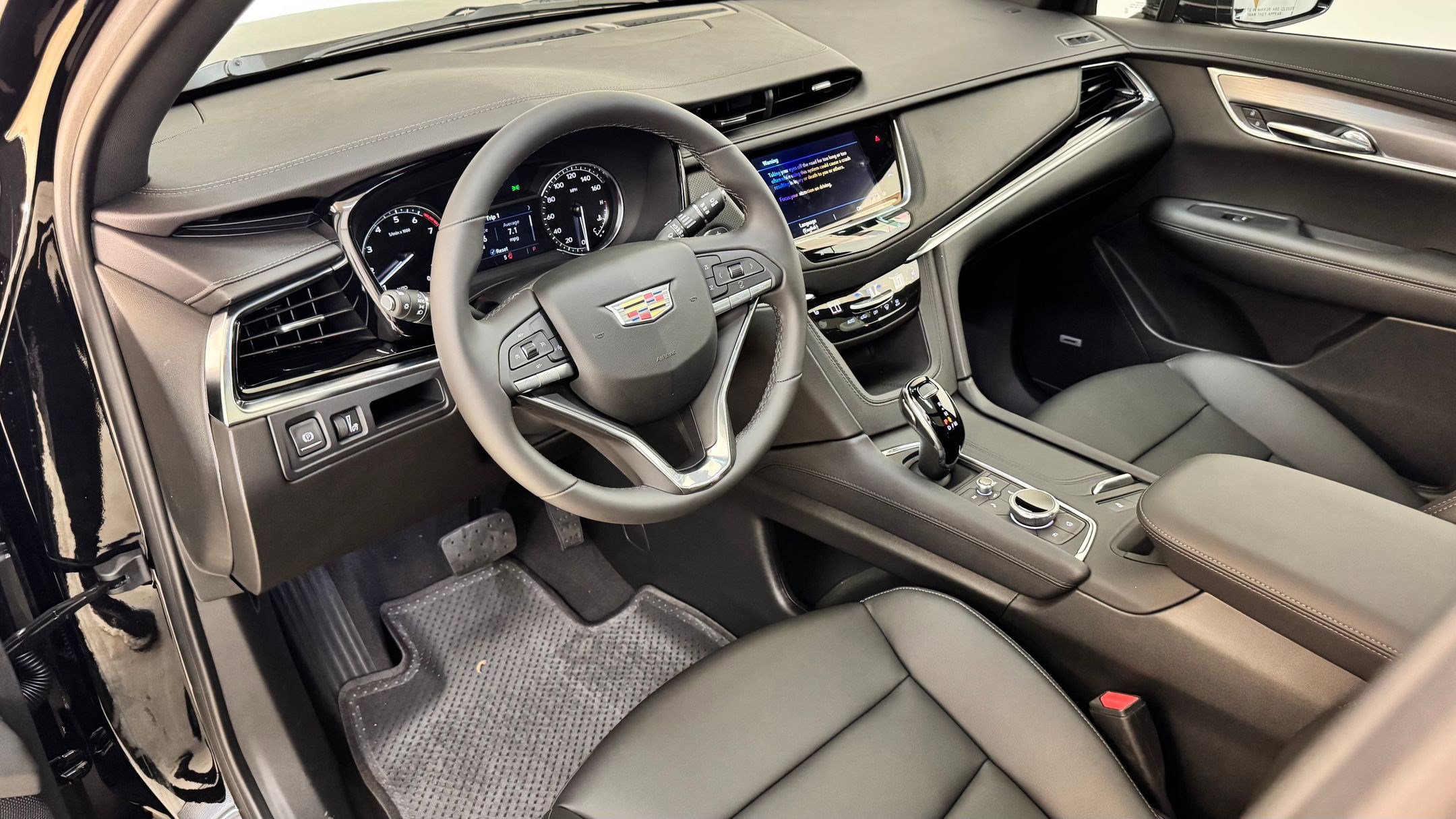 2025 Cadillac XT6 Luxury photo 3