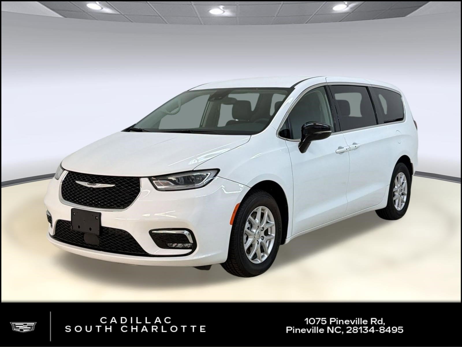 2024 Chrysler Pacifica Touring L's photo