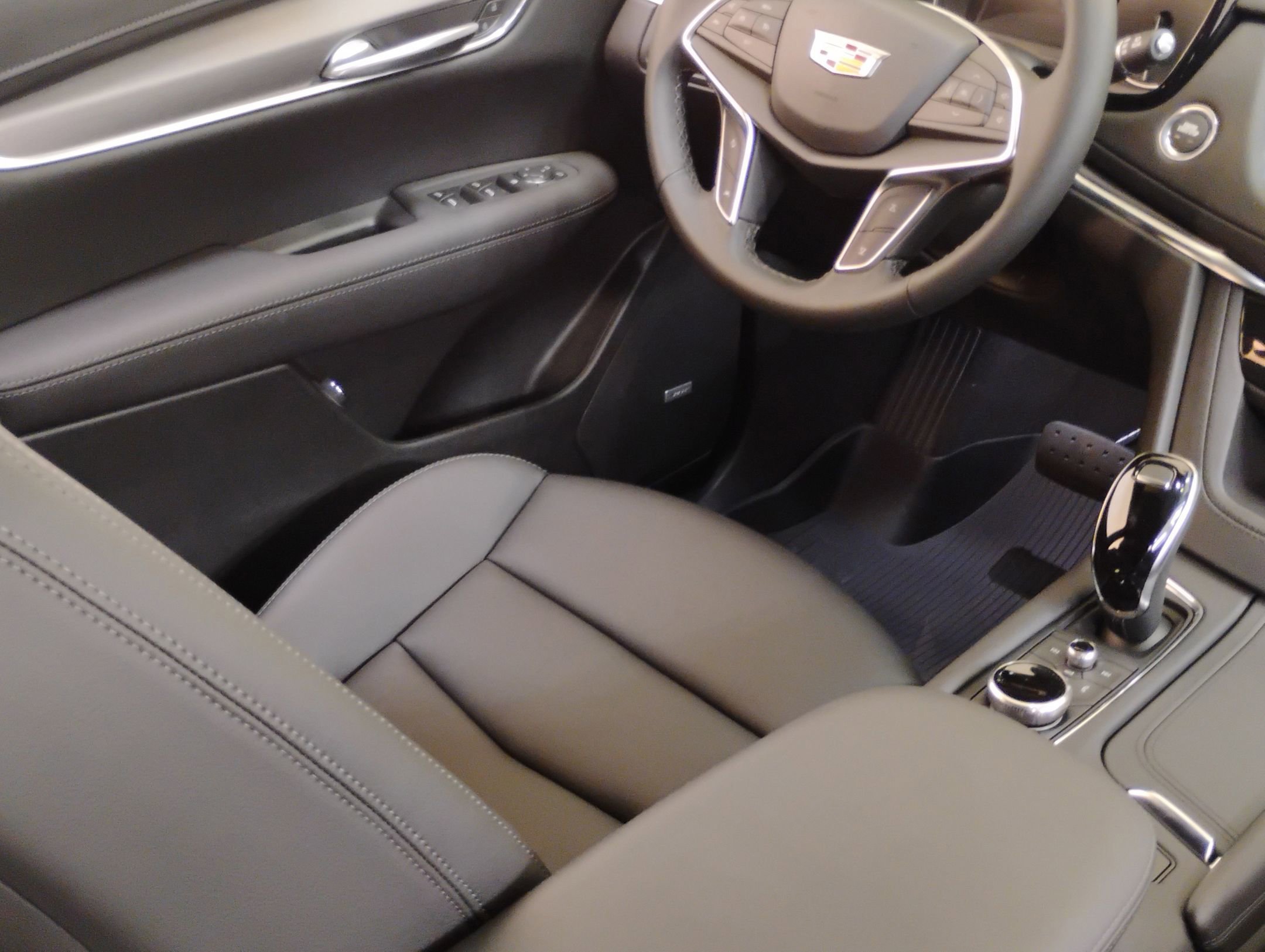 2025 Cadillac XT5 Luxury photo 4