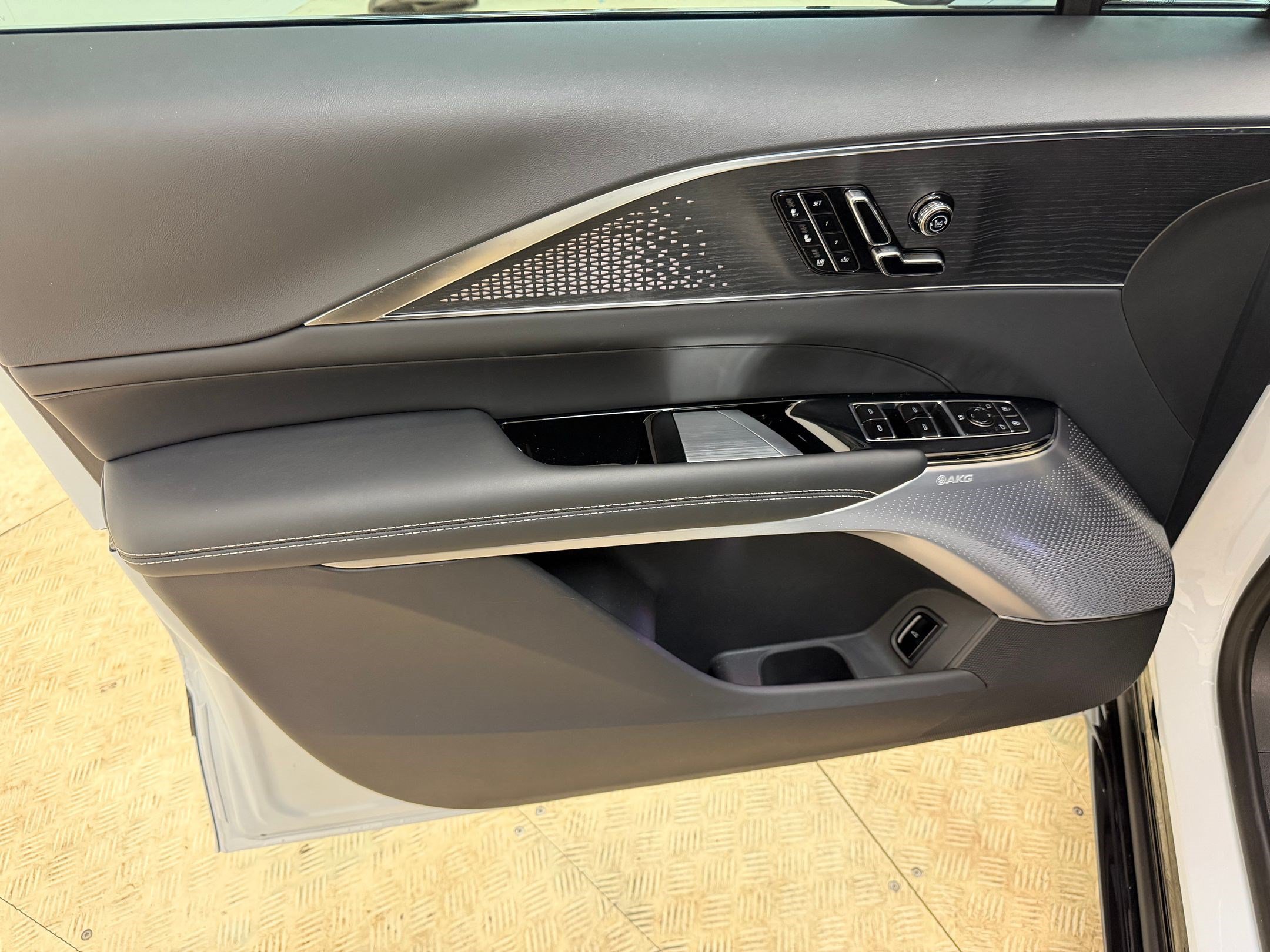 2026 Cadillac LYRIQ V Premium - Photo 14