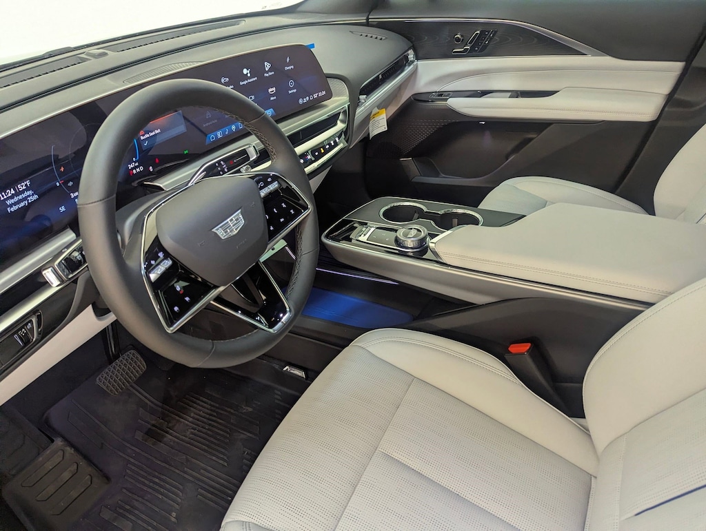 New 2025 CADILLAC LYRIQ Luxury 1 SUV