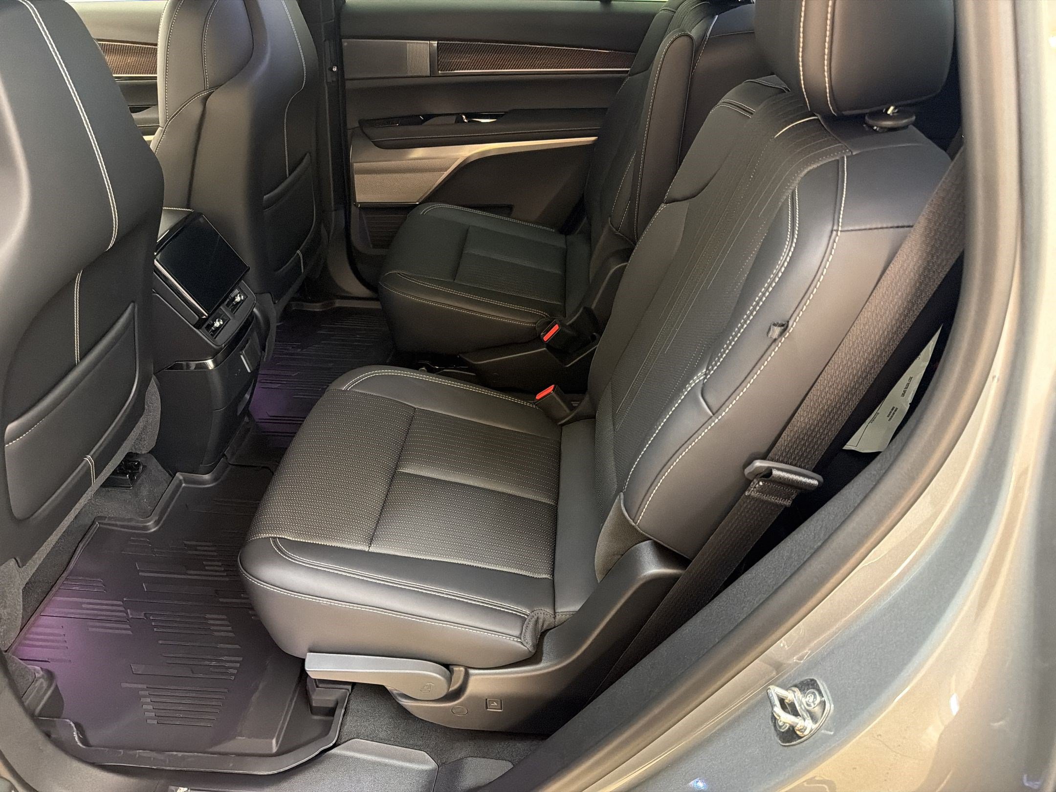 2027 Cadillac VISTIQ Sport - Photo 21