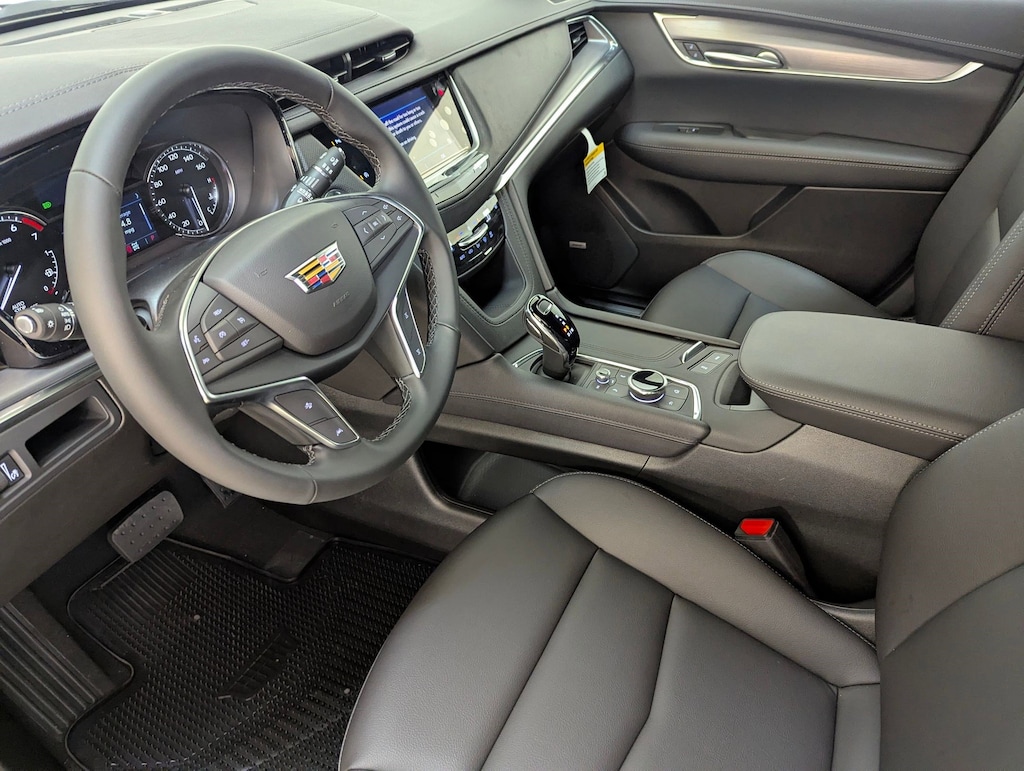 New 2026 CADILLAC XT5 Luxury SUV