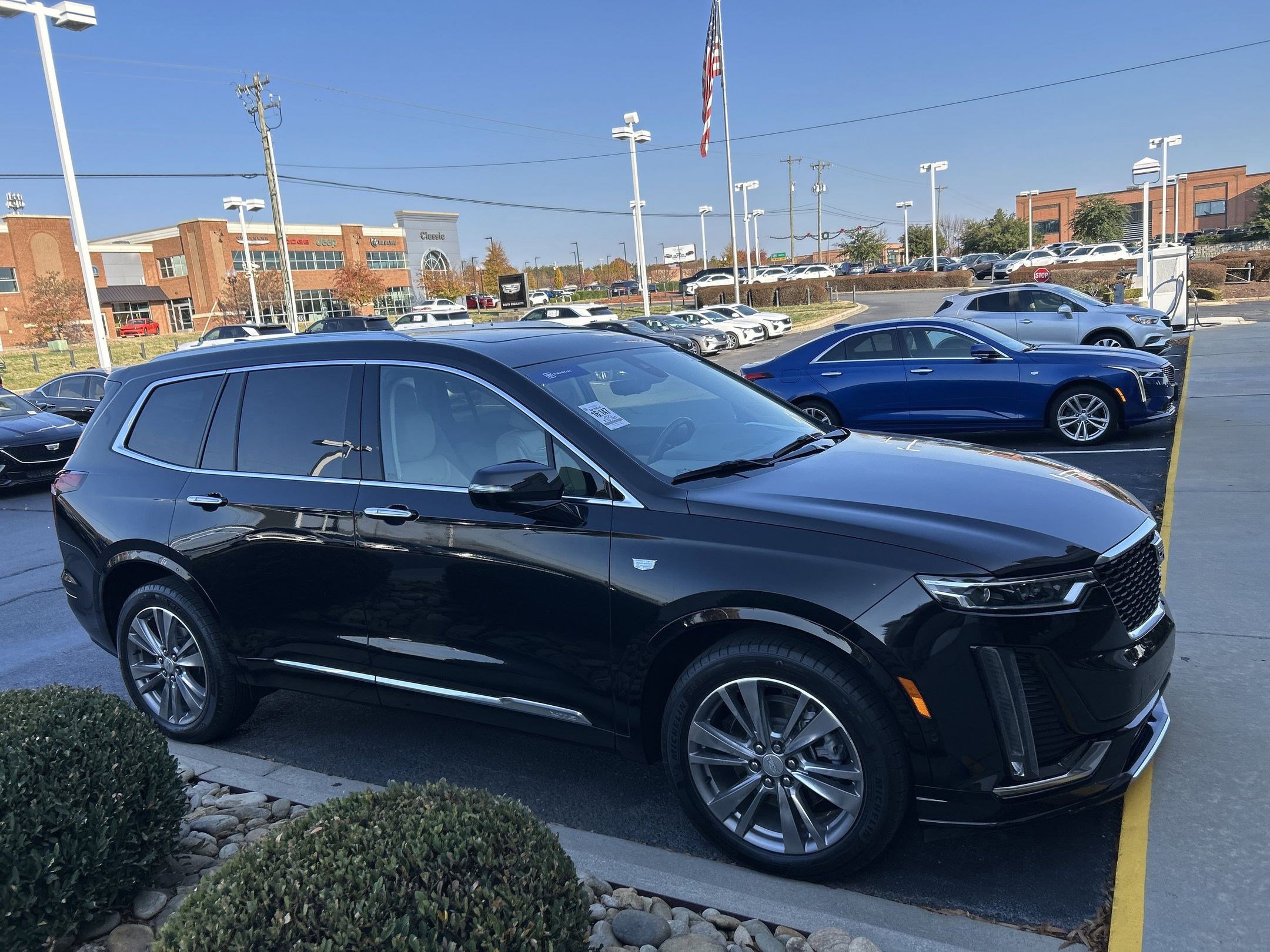 2023 Cadillac XT6 Premium Luxury photo 2