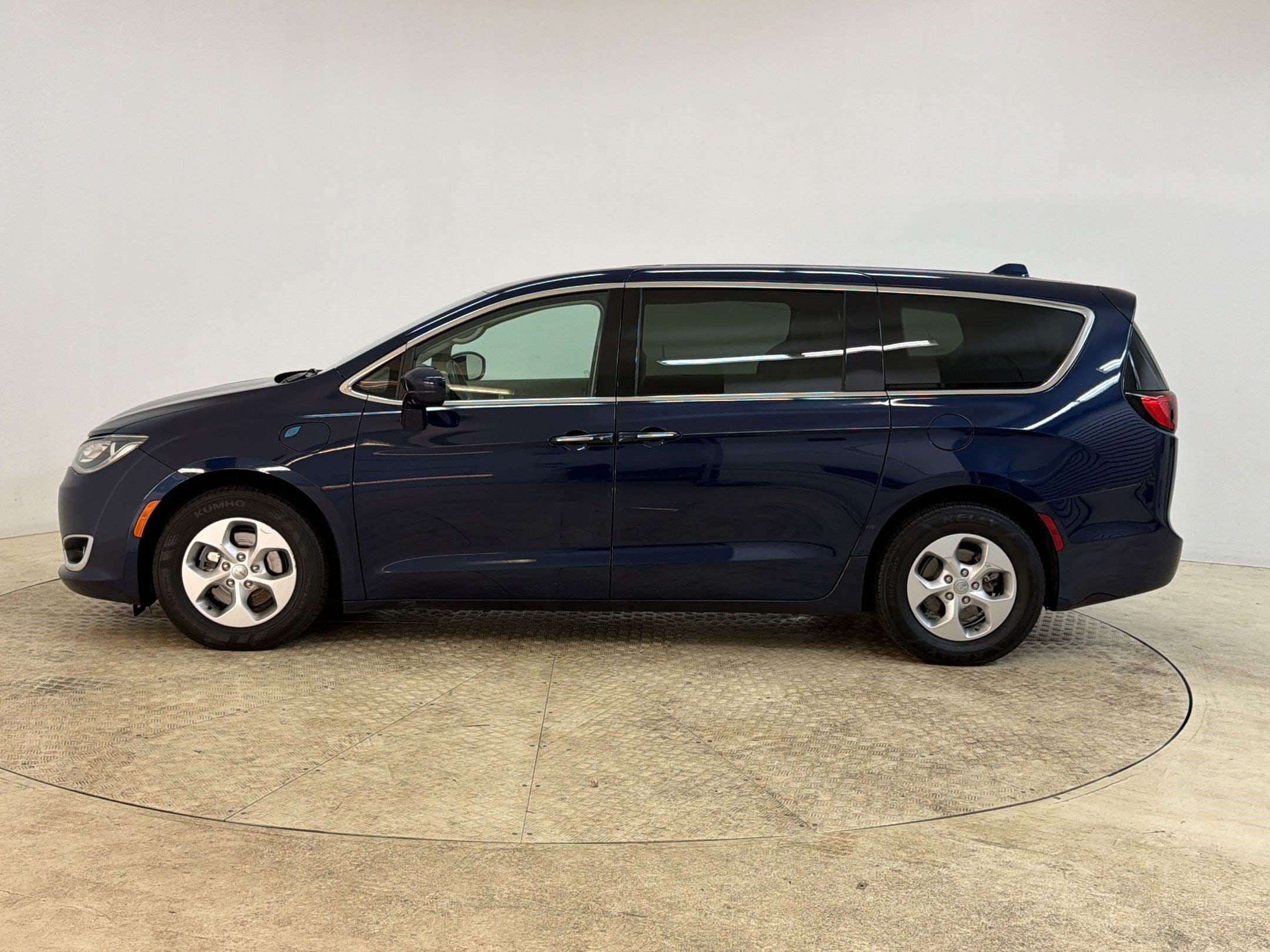 Used 2018 Chrysler Pacifica Hybrid Touring Plus with VIN 2C4RC1H74JR175719 for sale in Pineville, NC