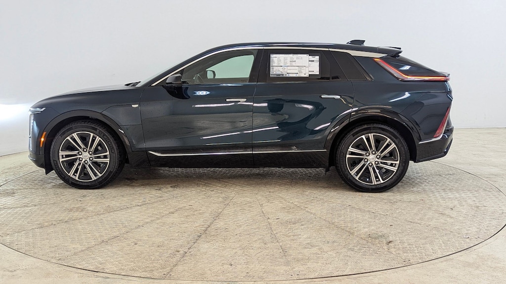 New 2026 CADILLAC LYRIQ Luxury SUV