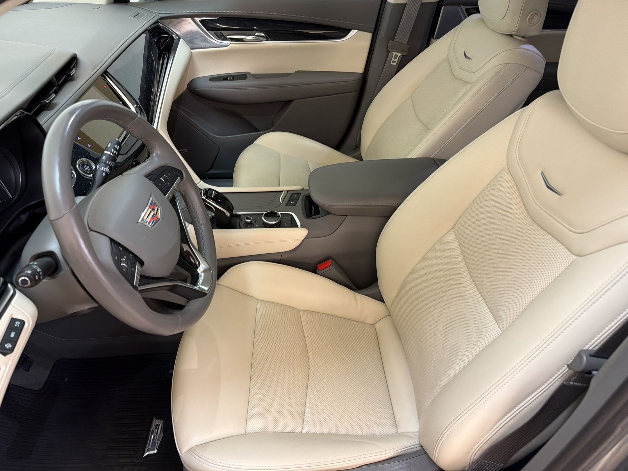 XT6 Premium Luxury SUV