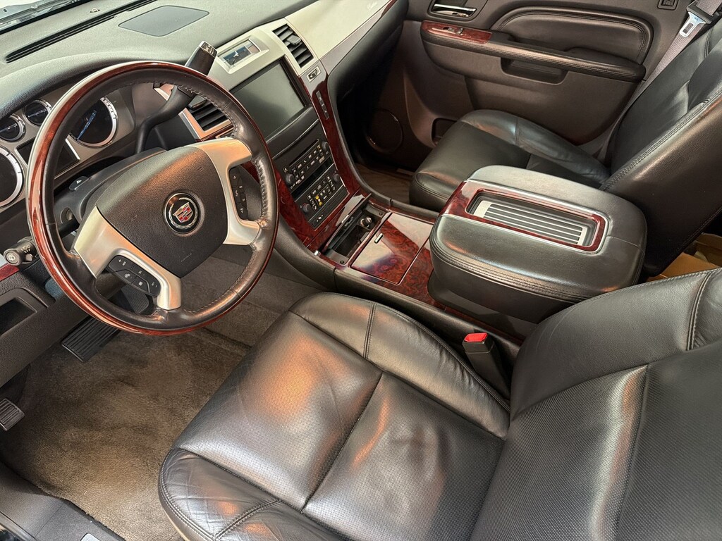 Used 2011 CADILLAC Escalade Luxury SUV