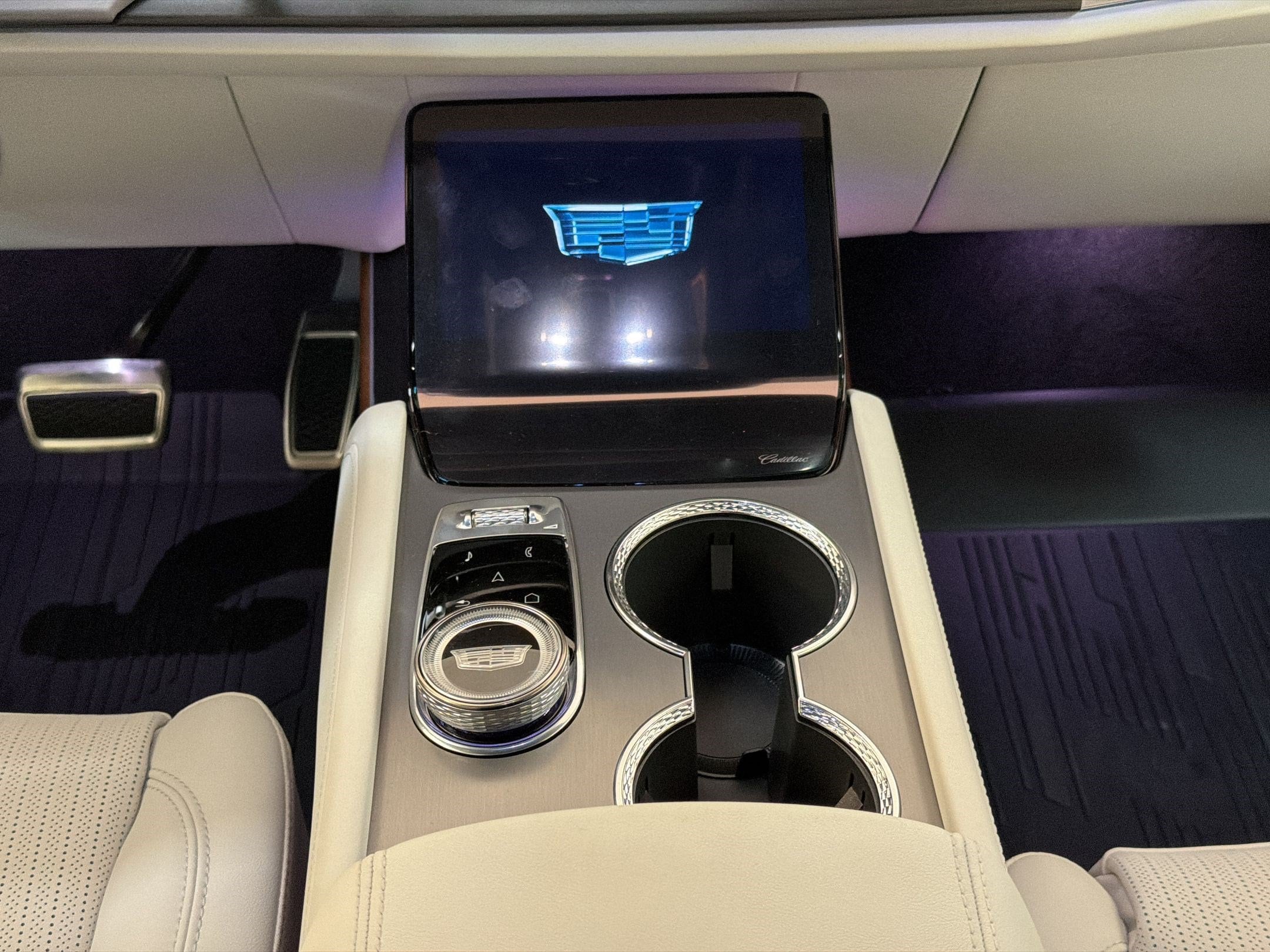 2027 Cadillac VISTIQ Sport - Photo 15