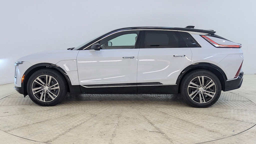 New 2026 CADILLAC LYRIQ Luxury SUV