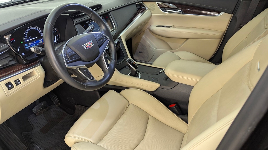 Used 2017 CADILLAC XT5 Luxury FWD SUV