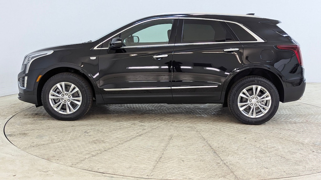 New 2026 CADILLAC XT5 Luxury SUV