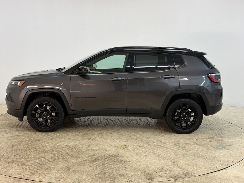 Used 2023 Jeep Compass Altitude