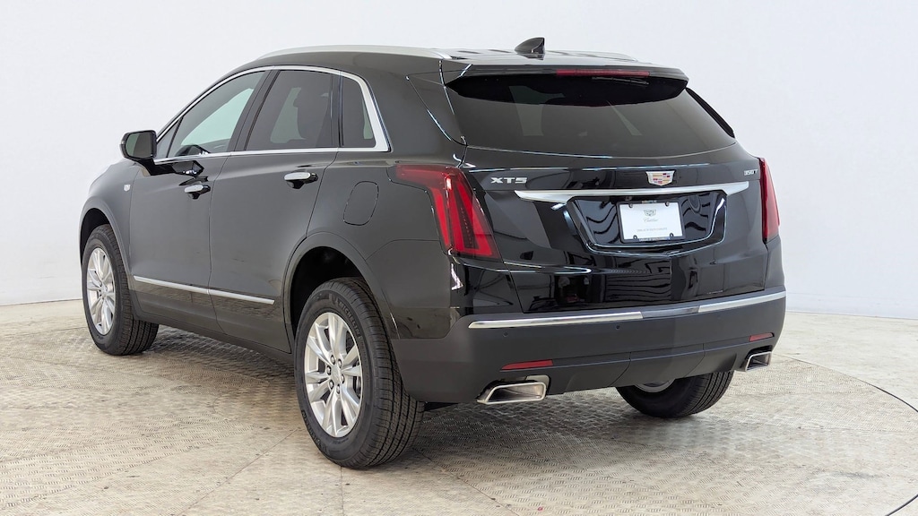 New 2026 CADILLAC XT5 Luxury SUV