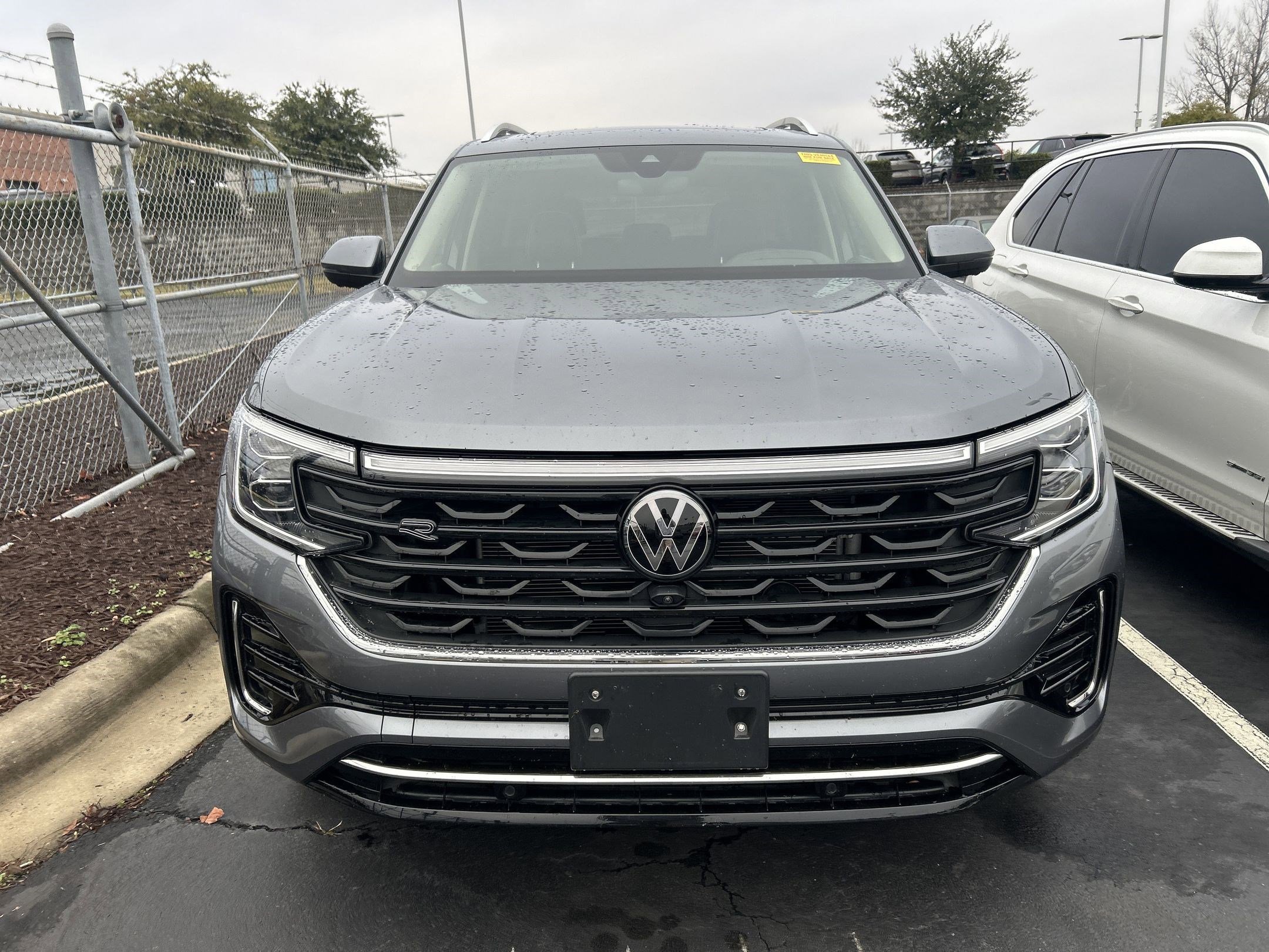 2024 Volkswagen Atlas SEL Premium R-Line photo 3