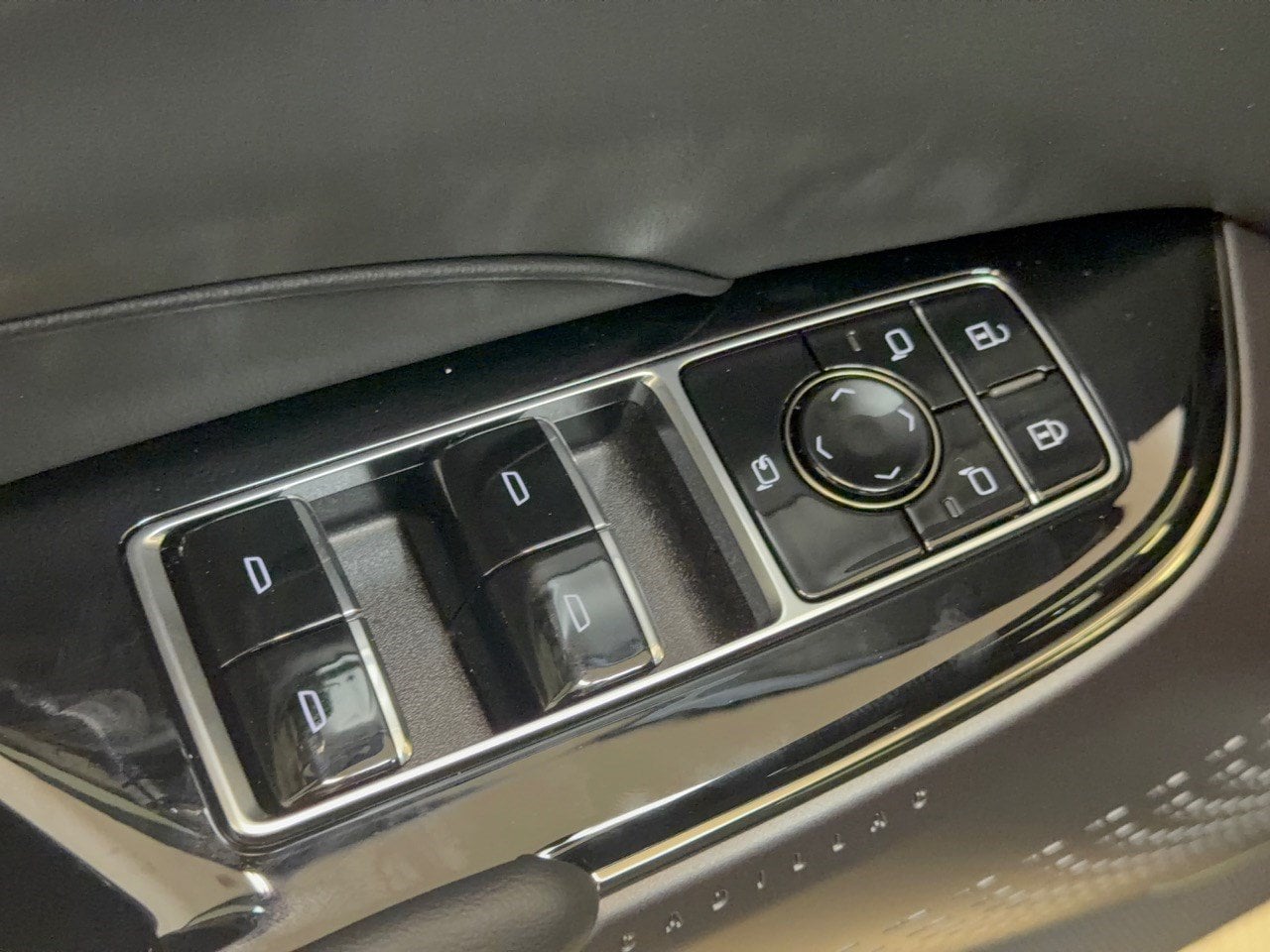 2027 Cadillac LYRIQ Luxury - Photo 15