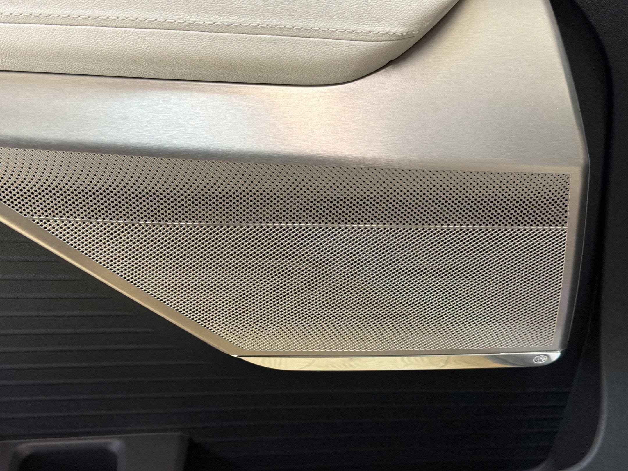 2027 Cadillac VISTIQ Sport - Photo 24