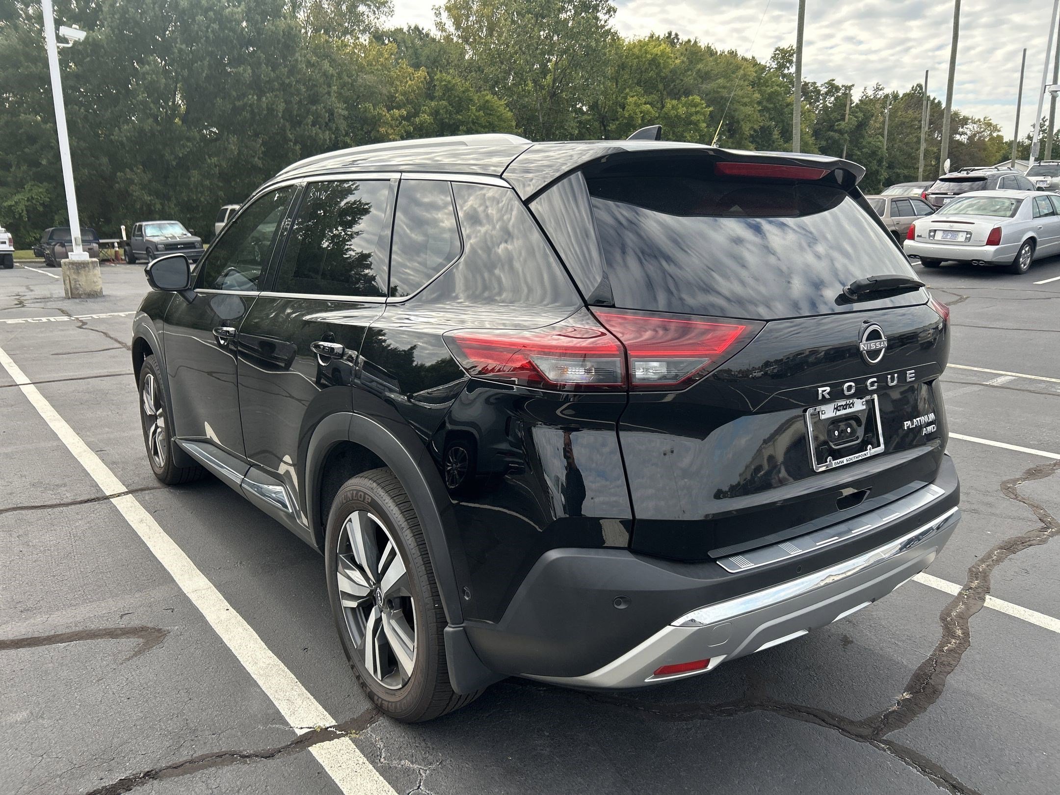 2023 Nissan Rogue Platinum photo 3