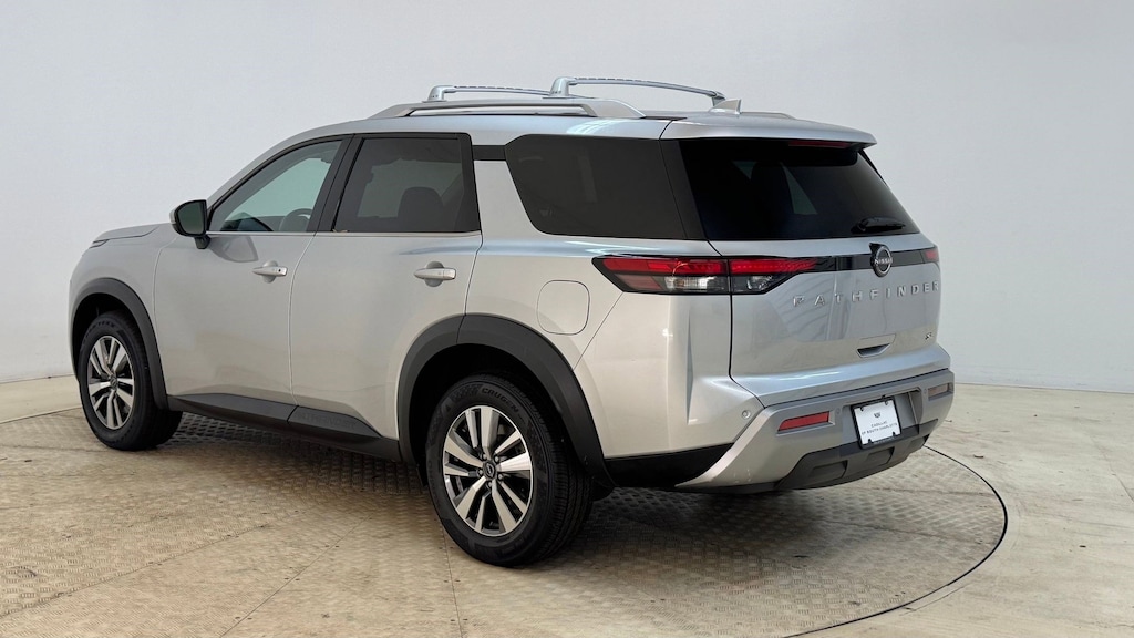 Used 2023 Nissan Pathfinder SL