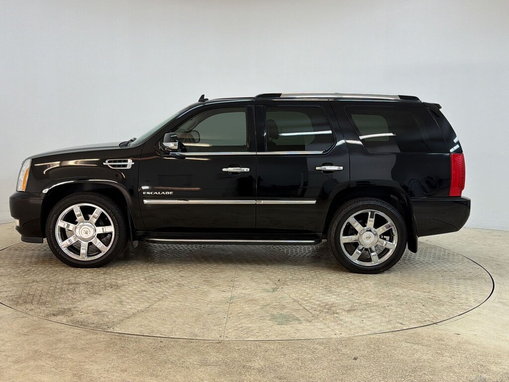 Used 2011 CADILLAC Escalade Luxury SUV