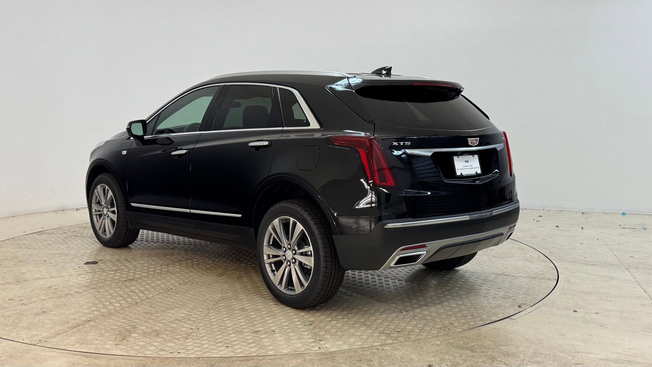 2025 Cadillac XT5 Premium Luxury photo 2