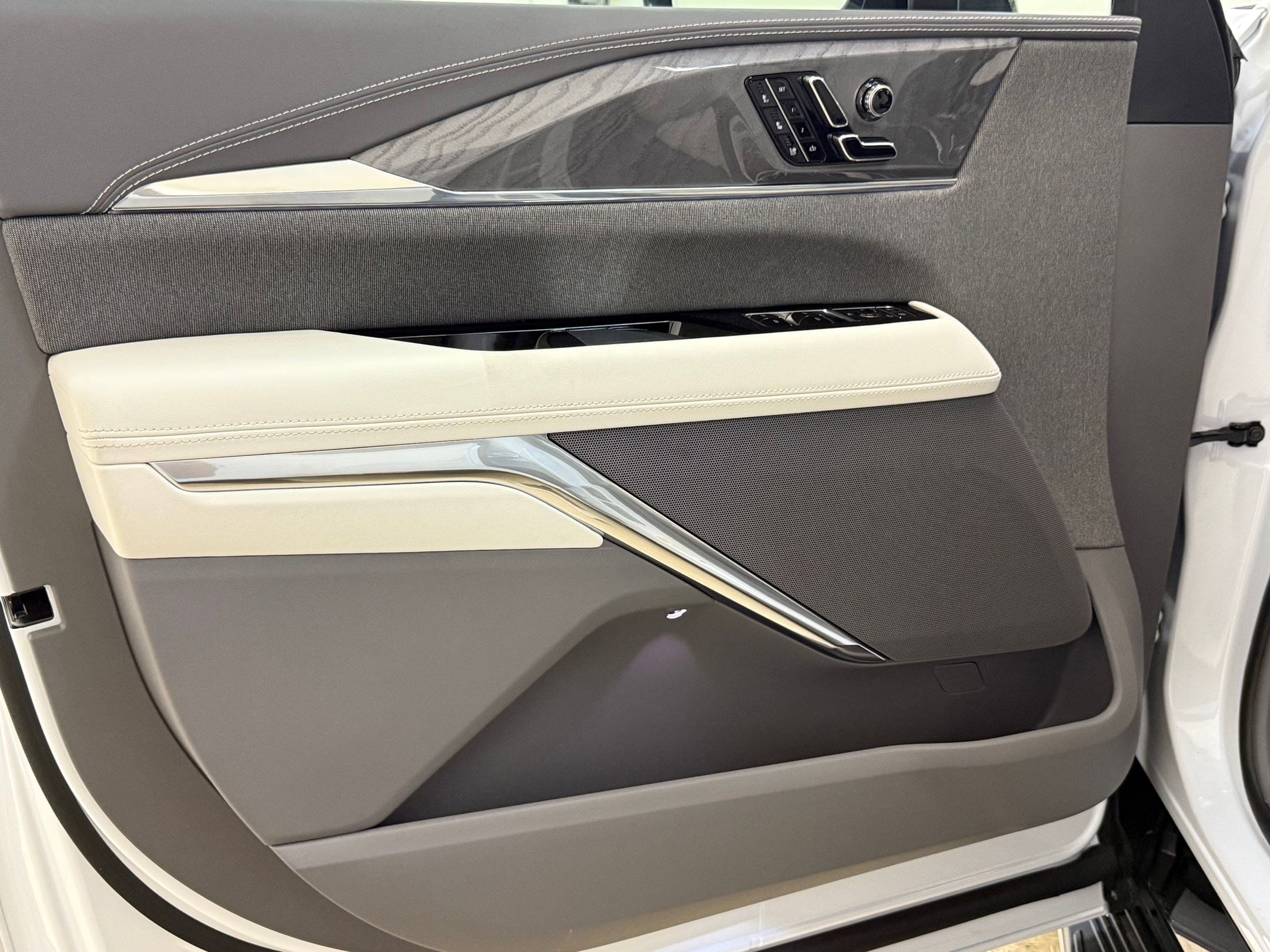 2026 Cadillac Escalade IQL Luxury - Photo 13