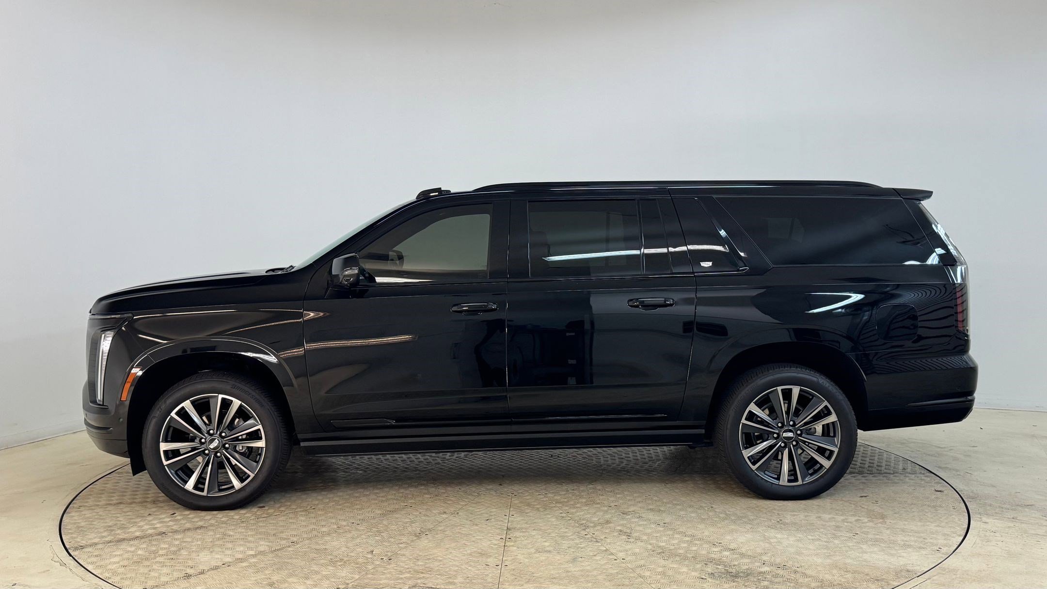 2025 Cadillac Escalade ESV Sport photo 2