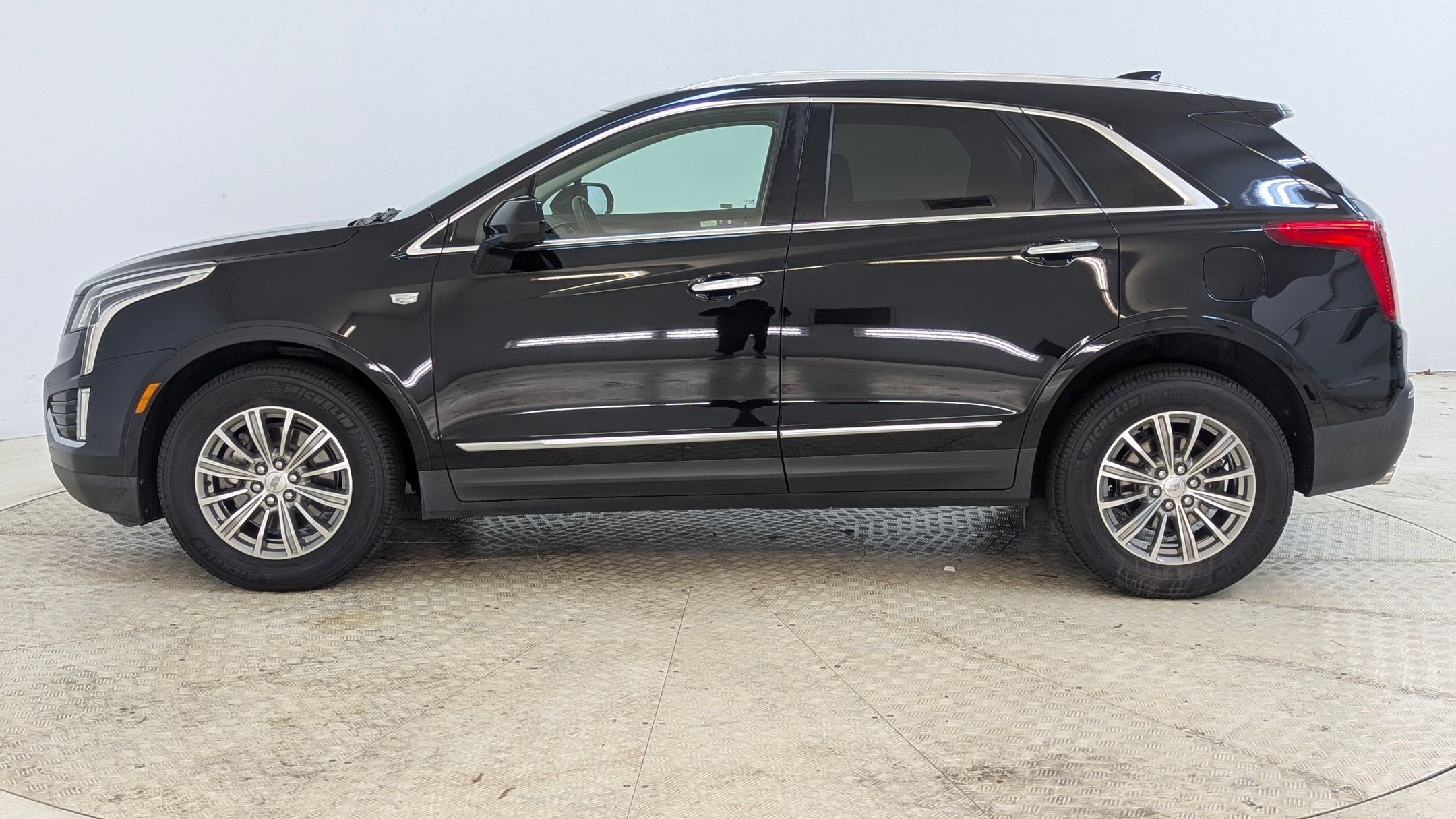 2017 Cadillac XT5 Luxury photo 2