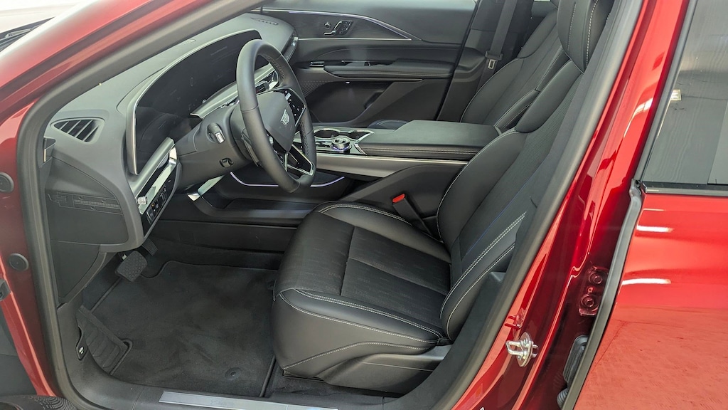 New 2025 CADILLAC LYRIQ Luxury 1 SUV