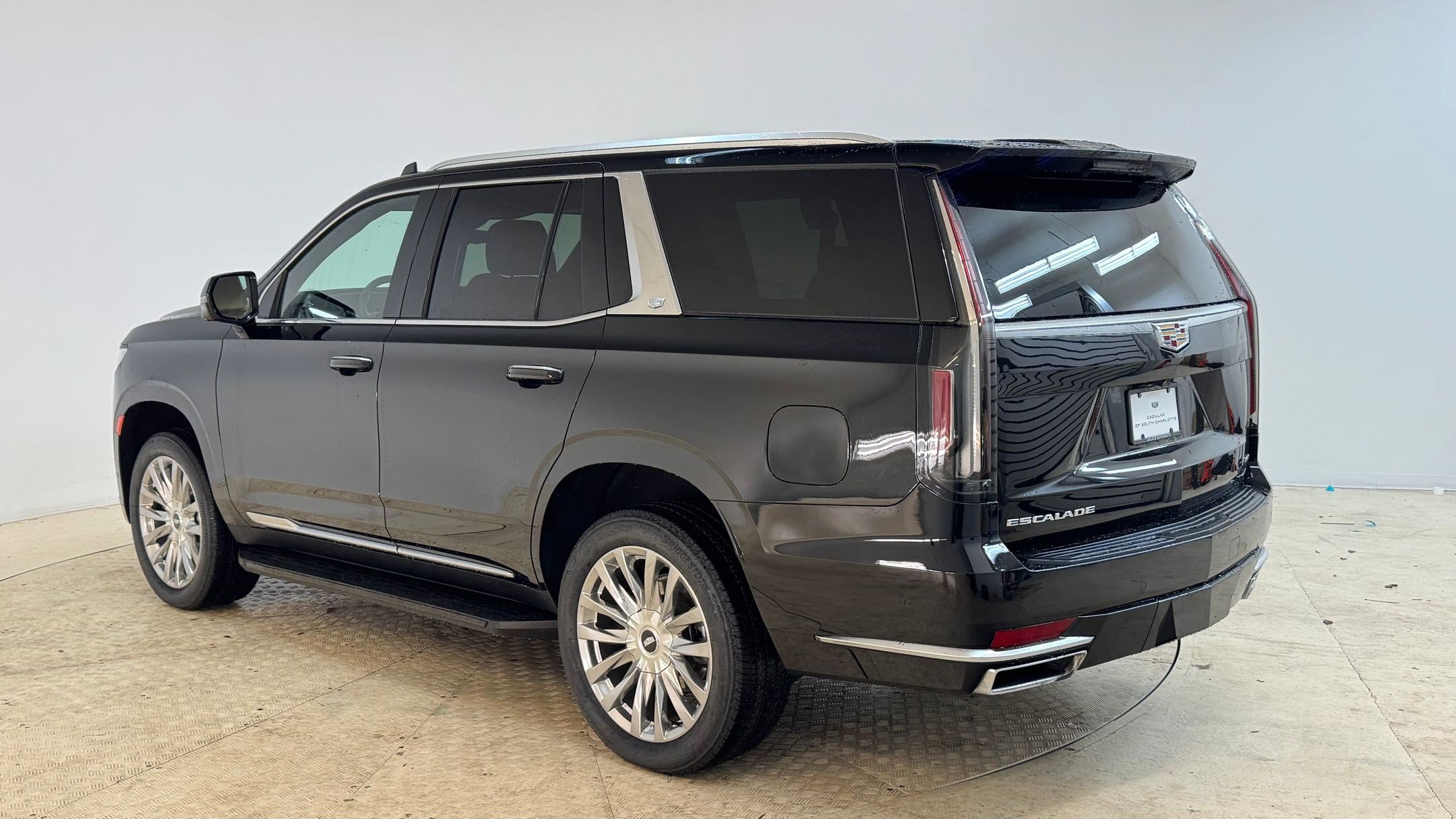 2024 Cadillac Escalade Premium Luxury photo 3