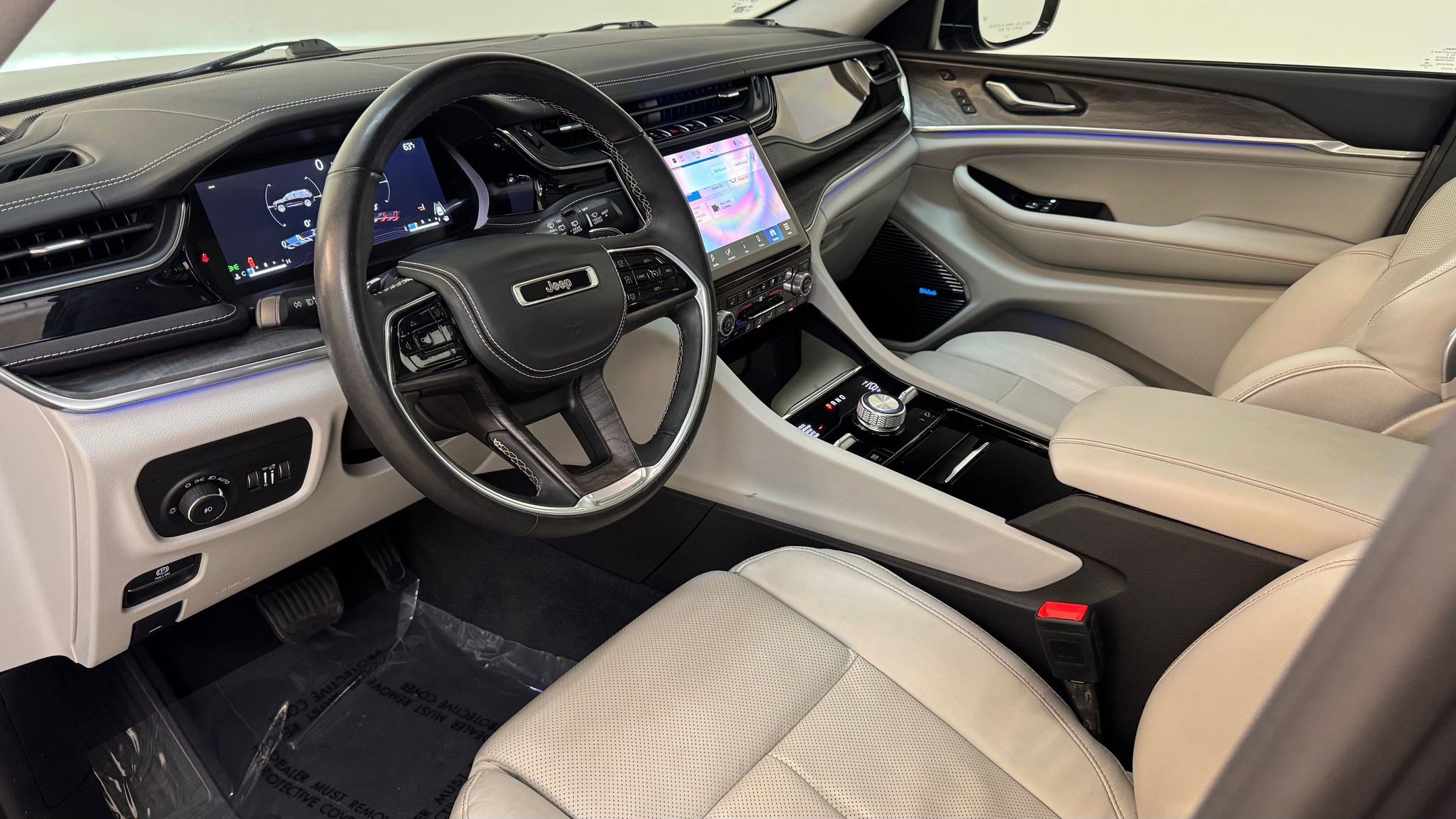 2022 Jeep Grand Cherokee Overland photo 3