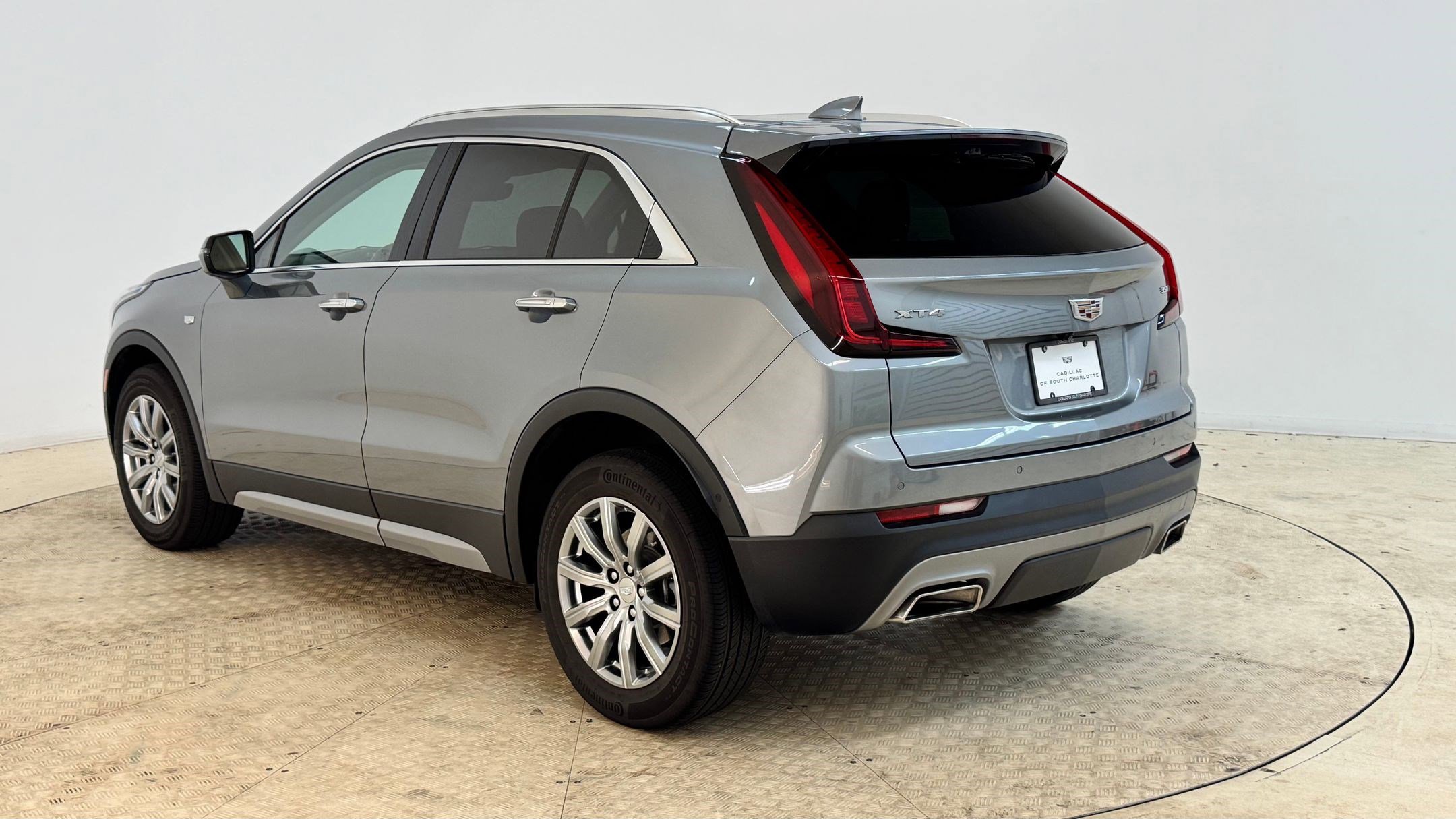 2023 Cadillac XT4 Premium Luxury photo 3