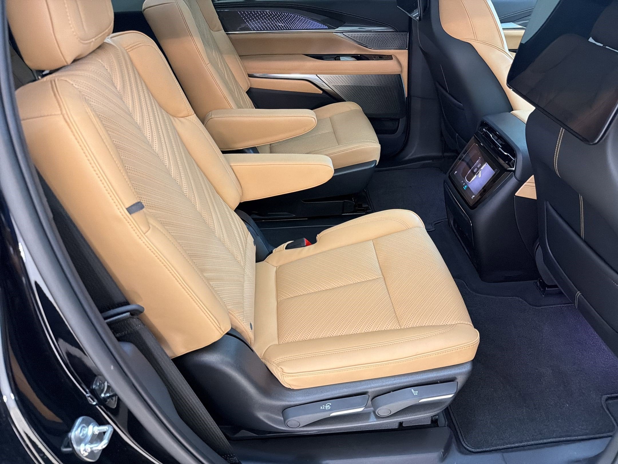 2025 Cadillac Escalade IQ Luxury 2 - Photo 27