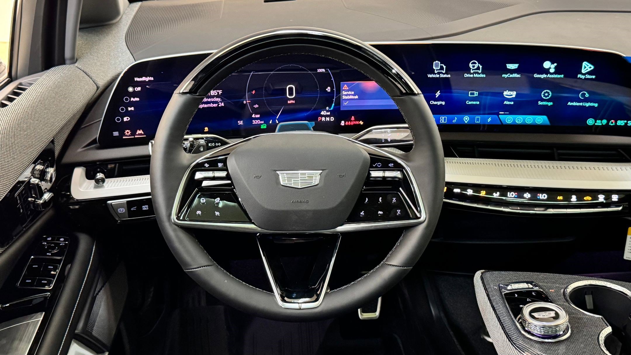 2025 Cadillac Optiq Luxury photo 3