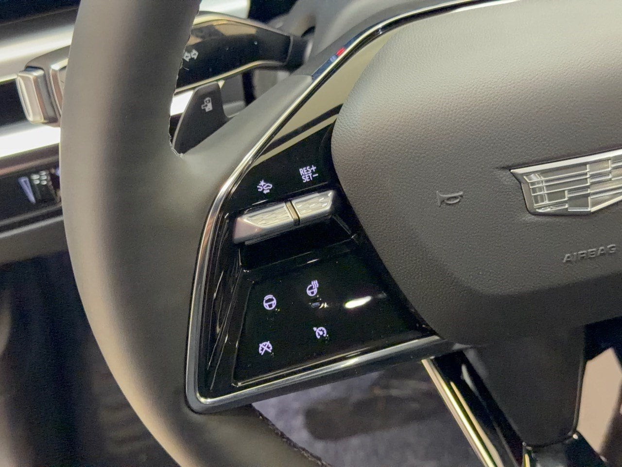 2027 Cadillac LYRIQ Luxury - Photo 18