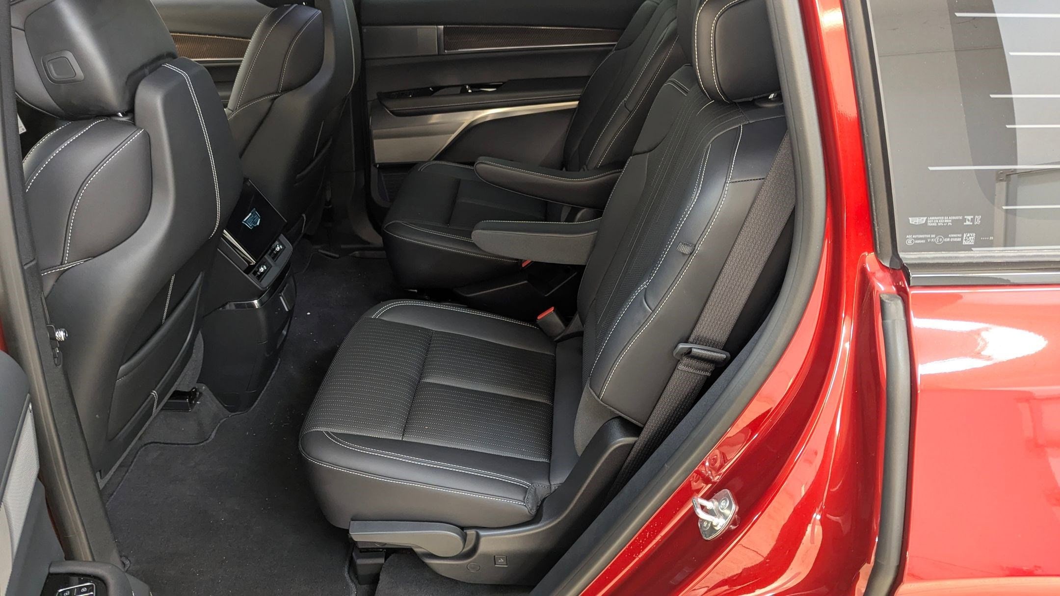 2026 Cadillac VISTIQ Sport - Photo 15