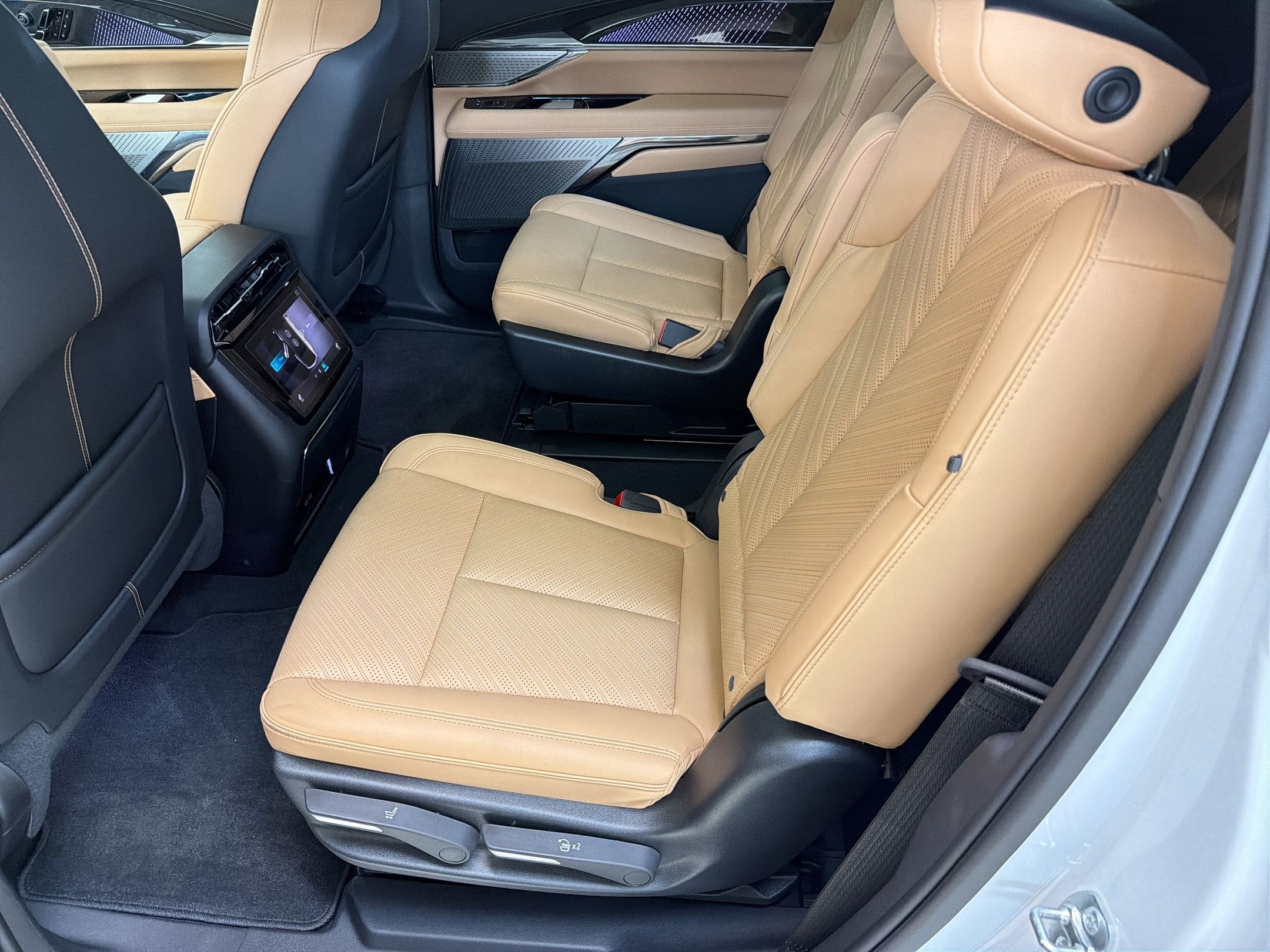 2025 Cadillac Escalade IQ Luxury 2 - Photo 14