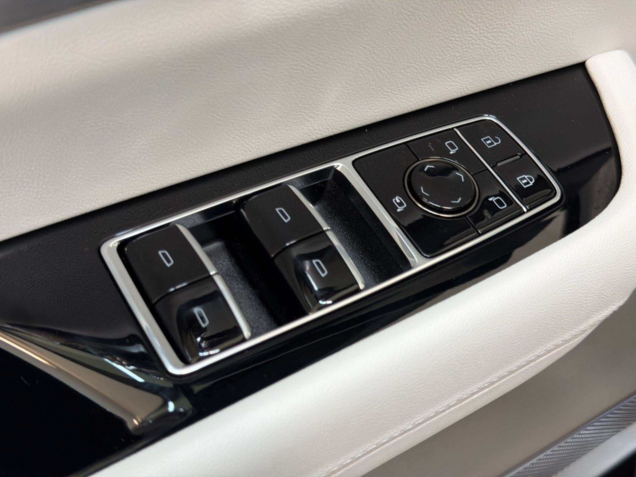 2027 Cadillac VISTIQ Sport - Photo 23